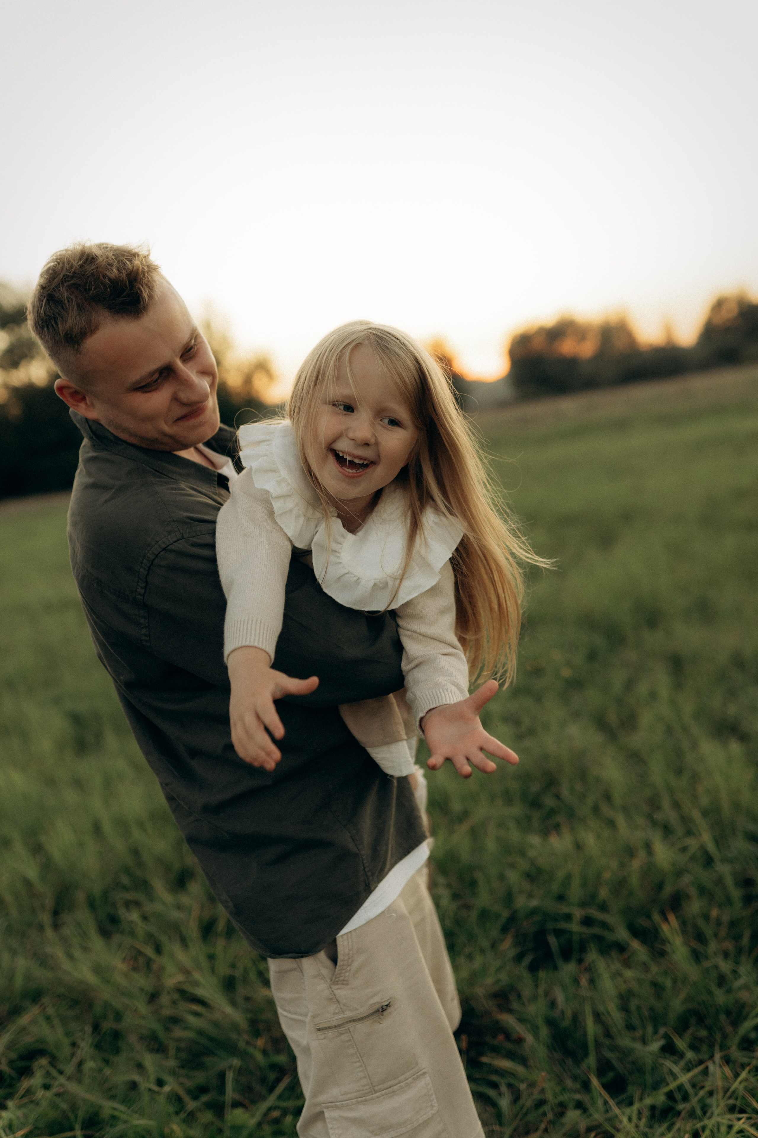 Летний вечер в поле. Семейный lifestyle фотограф в Москве Рената Рафикова