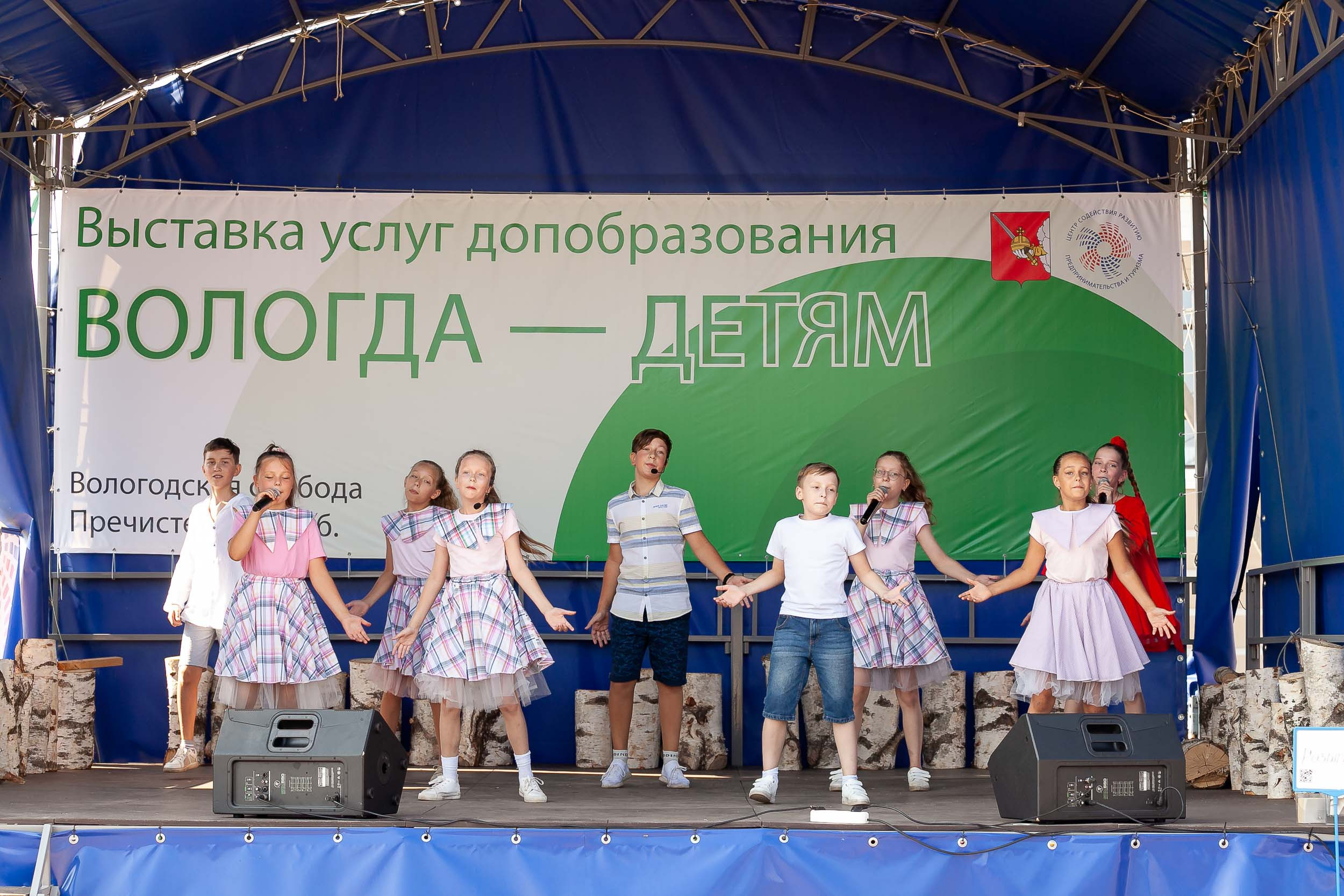 Фоторепортаж городской выставки услуг дополнительного образования «Вол