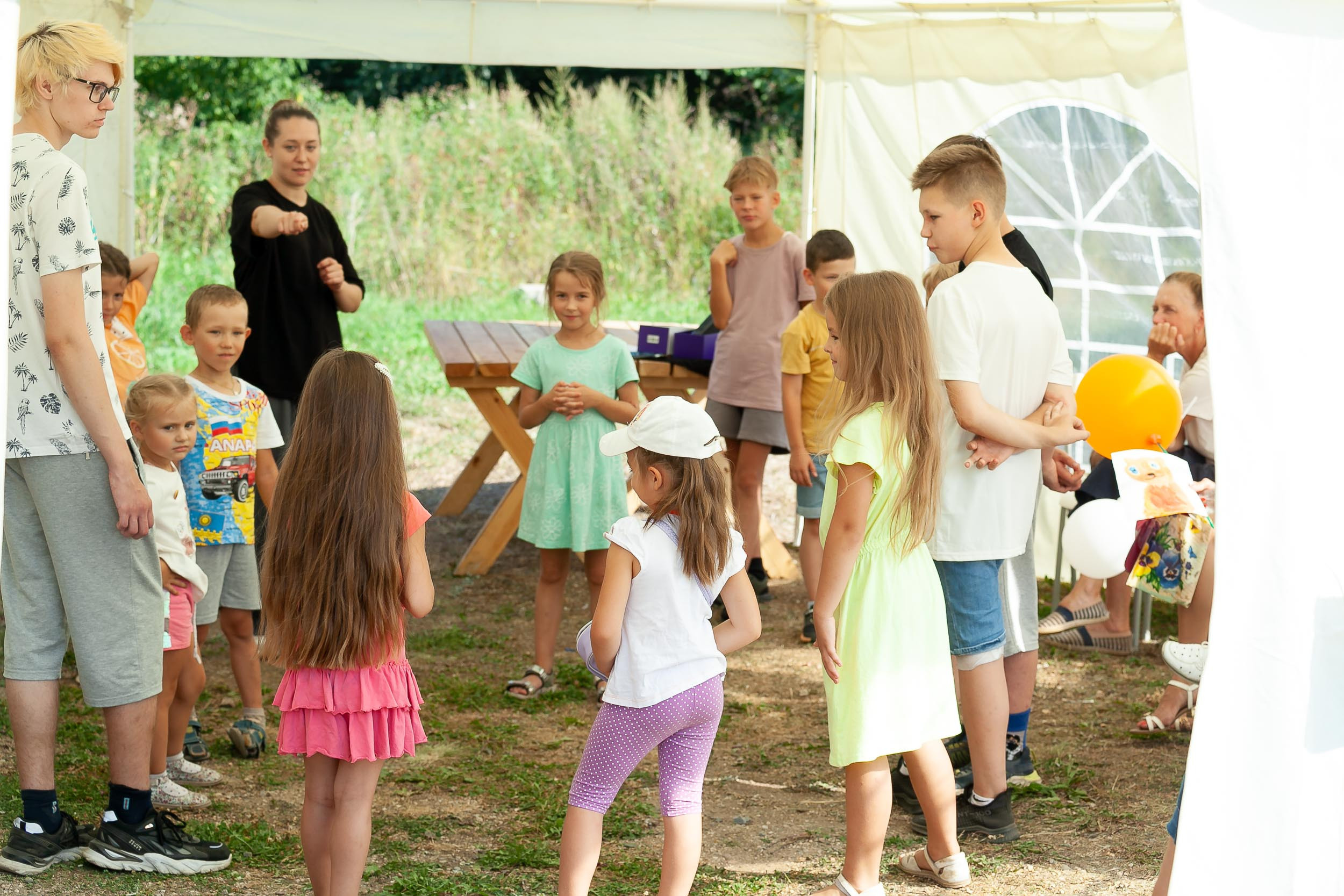 Фоторепортаж городской выставки услуг дополнительного образования «Вол