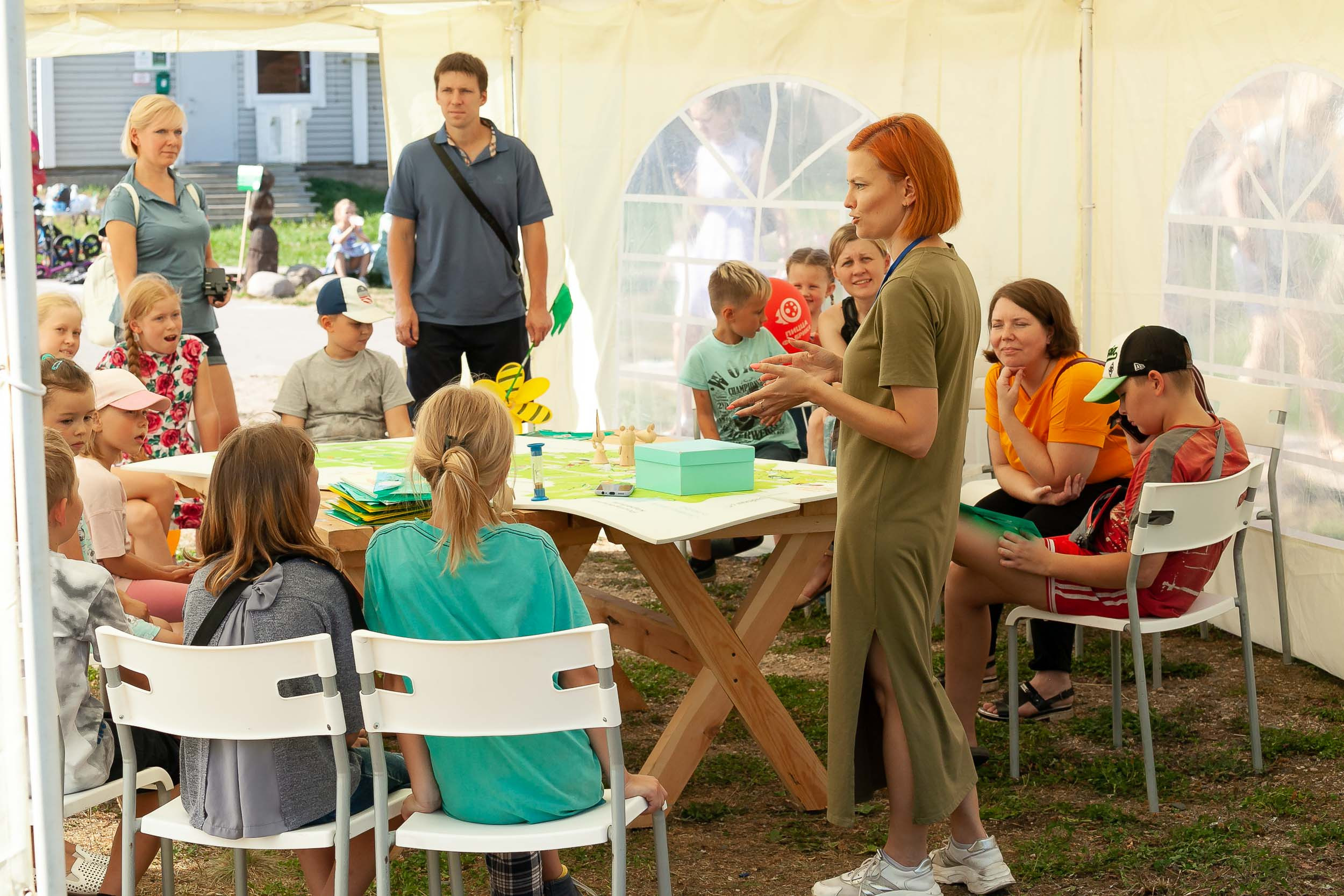 Фоторепортаж городской выставки услуг дополнительного образования «Вол