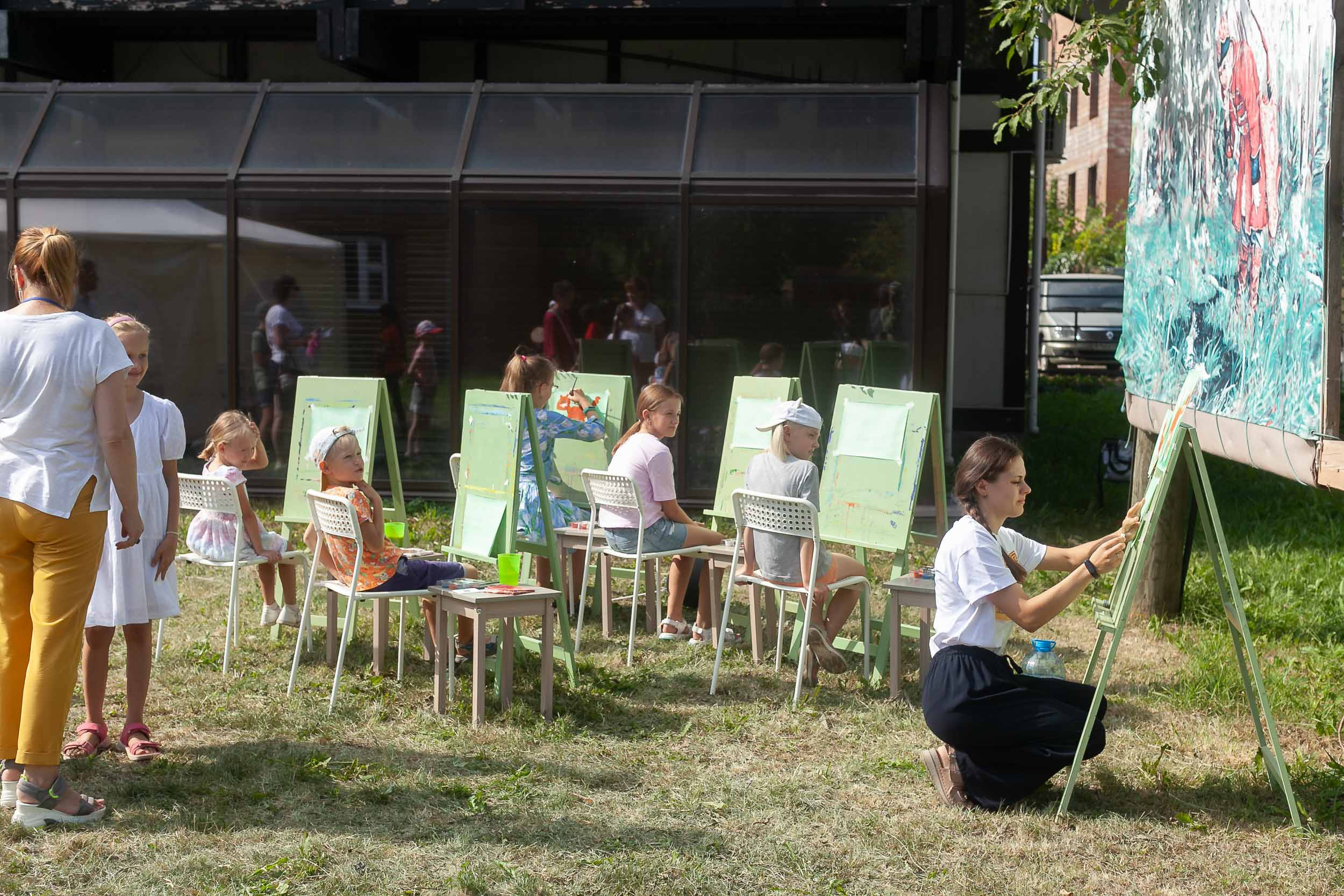 Фоторепортаж городской выставки услуг дополнительного образования «Вол