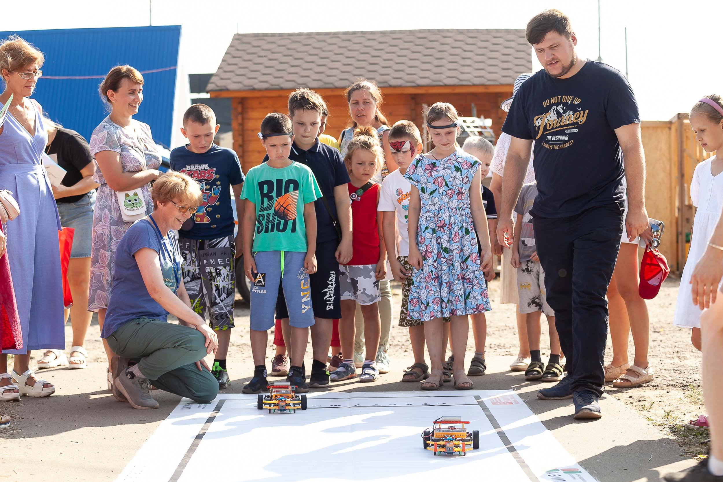 Фоторепортаж городской выставки услуг дополнительного образования «Вол