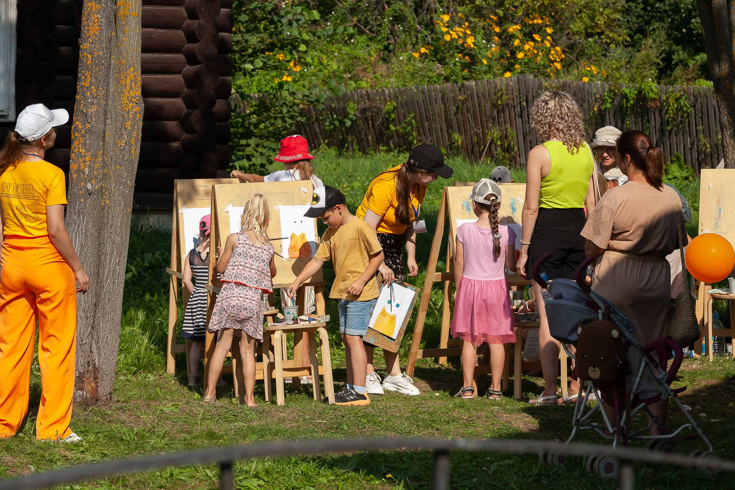 Фоторепортаж городской выставки услуг дополнительного образования «Вол