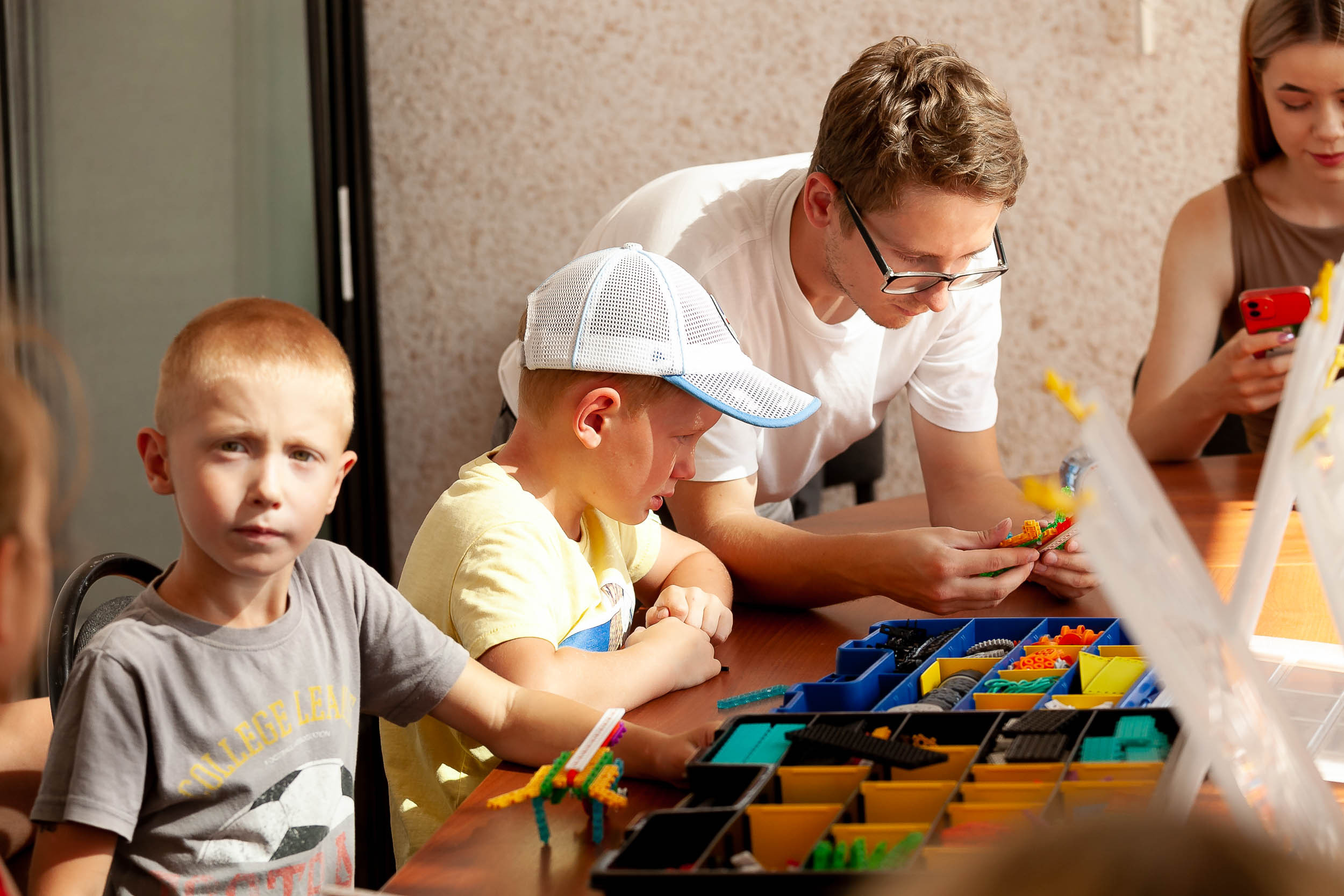 Фоторепортаж городской выставки услуг дополнительного образования «Вол