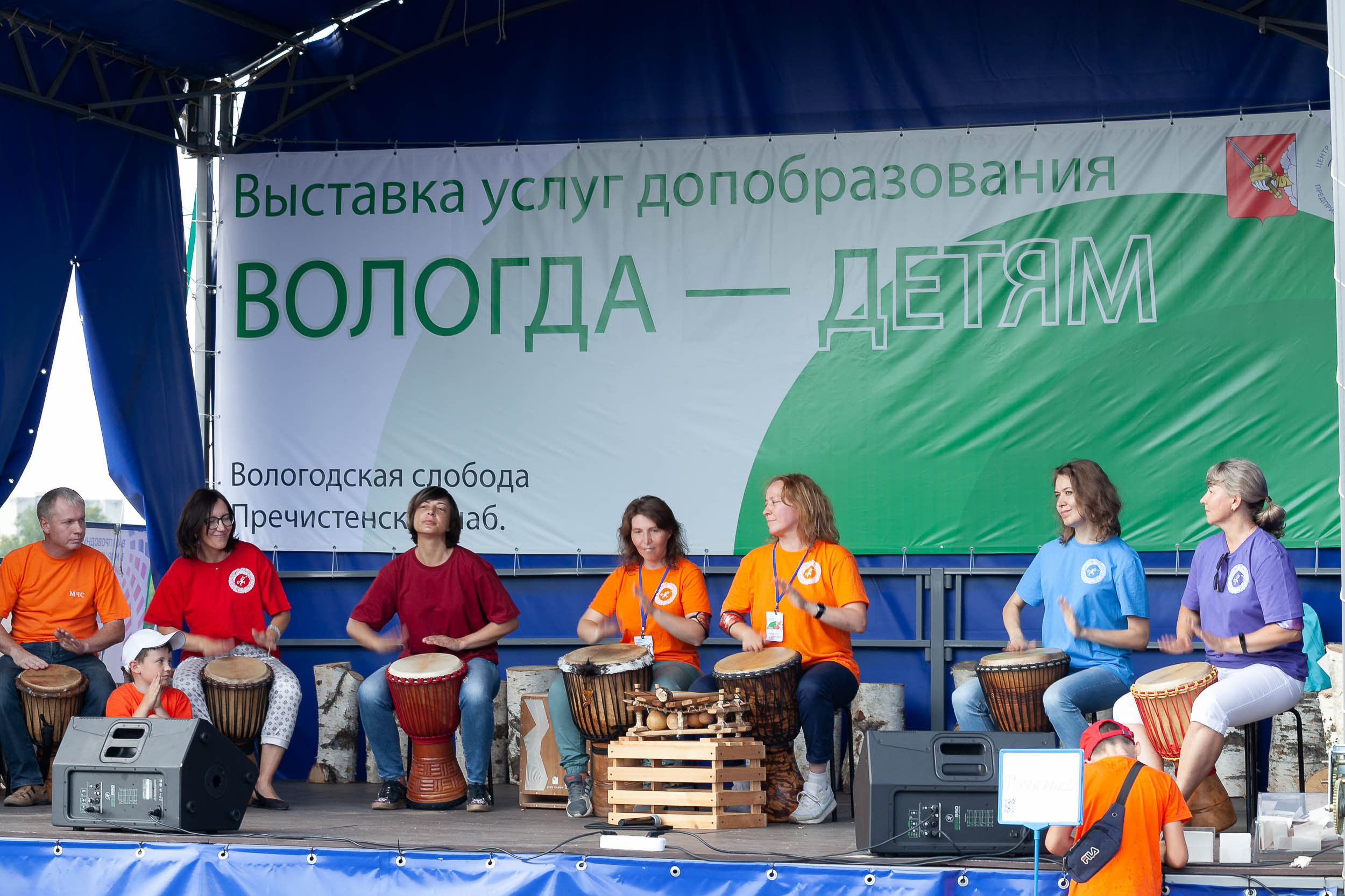 Фоторепортаж городской выставки услуг дополнительного образования «Вол