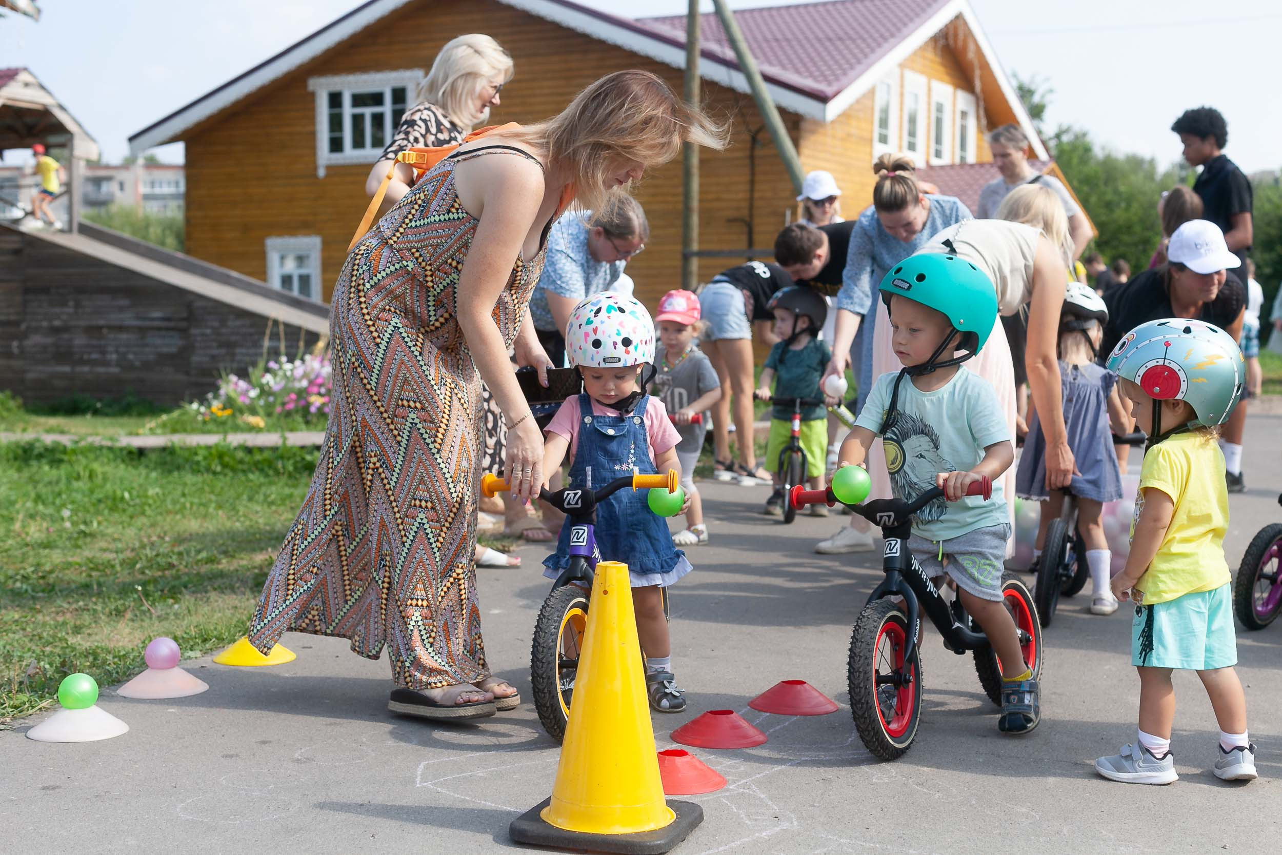 Фоторепортаж городской выставки услуг дополнительного образования «Вол