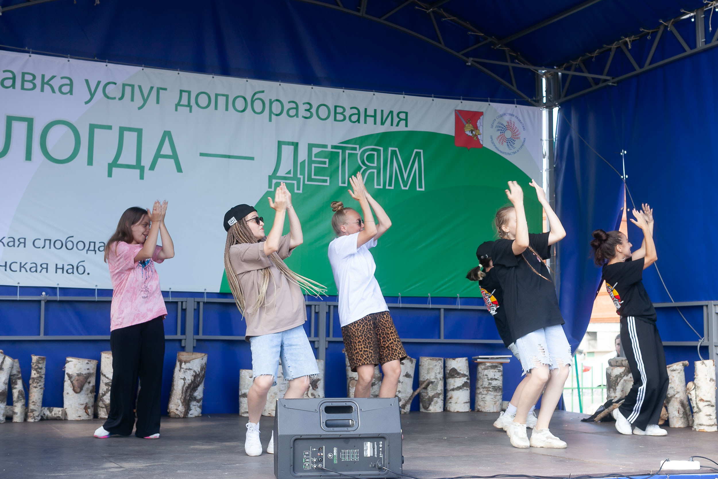 Фоторепортаж городской выставки услуг дополнительного образования «Вол