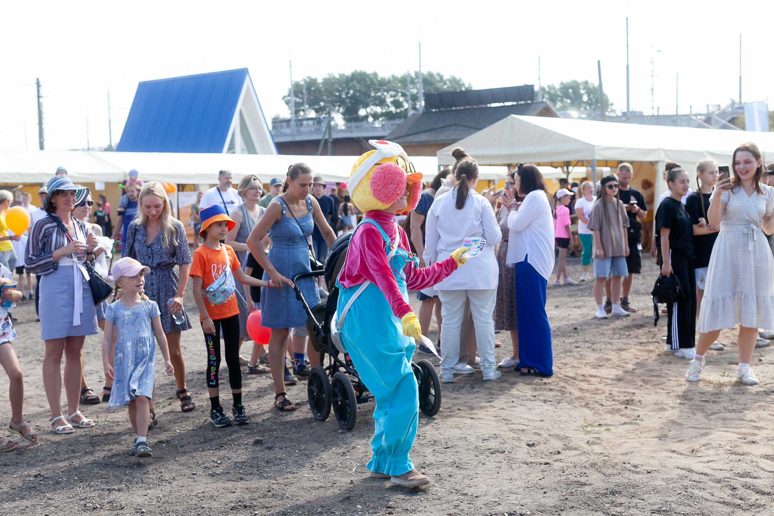 Фоторепортаж городской выставки услуг дополнительного образования «Вол