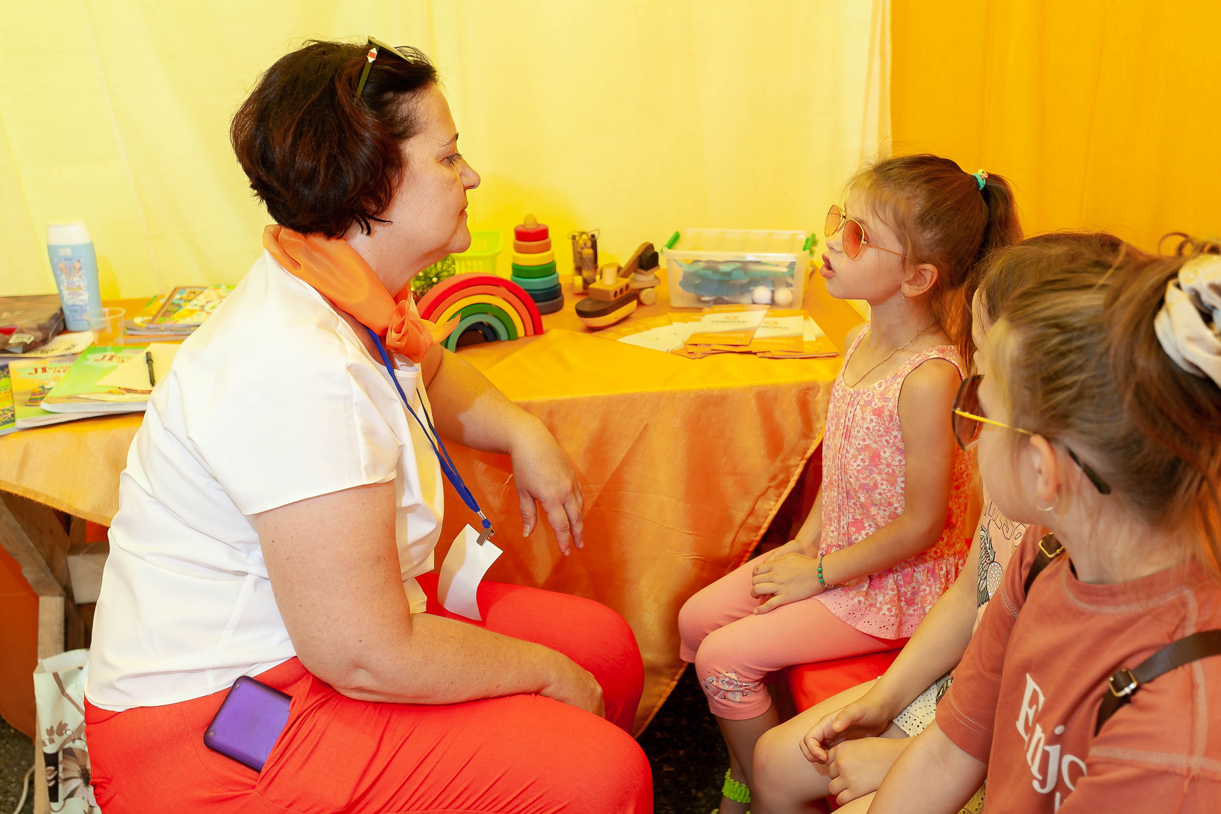 Фоторепортаж городской выставки услуг дополнительного образования «Вол