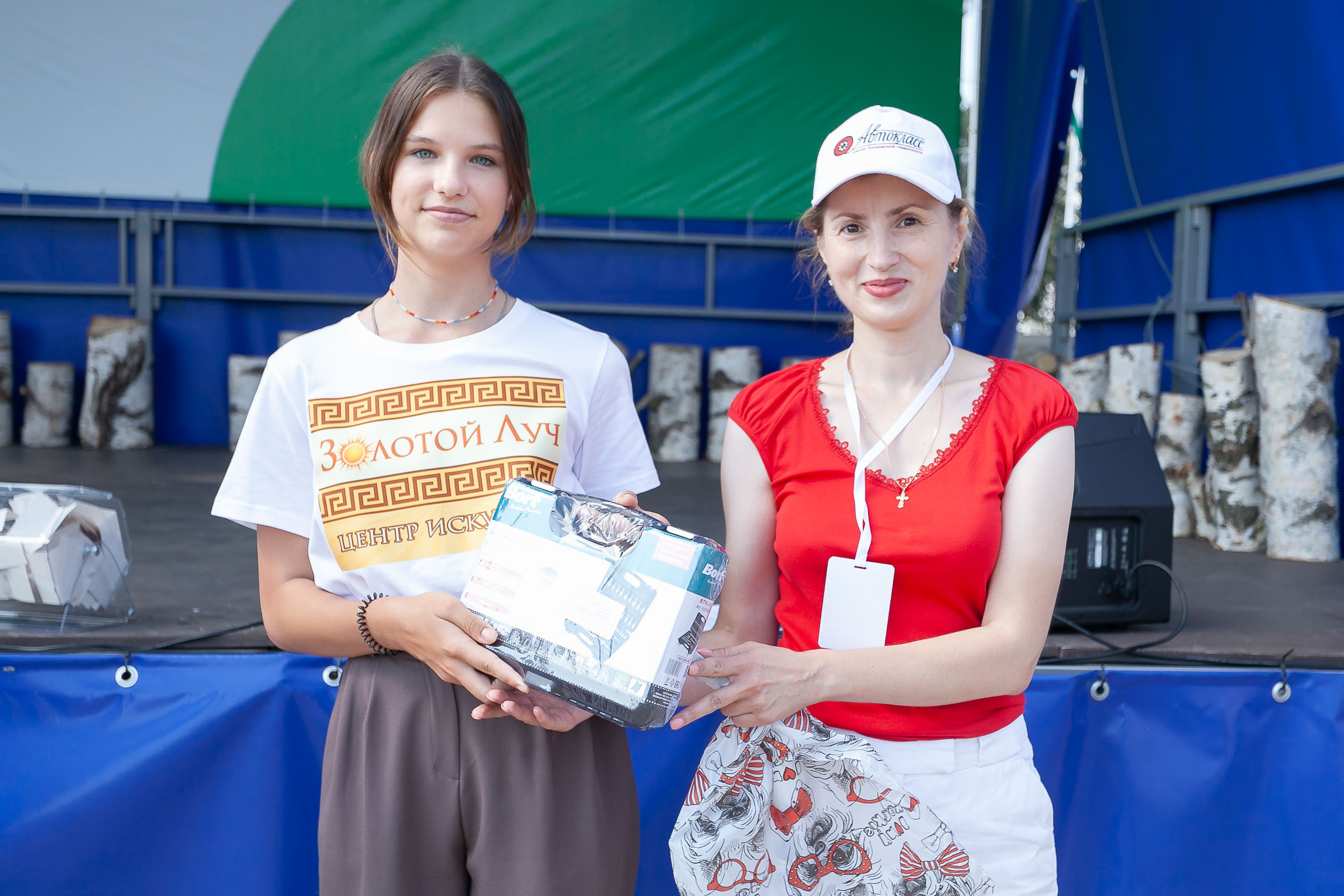 Фоторепортаж городской выставки услуг дополнительного образования «Вол