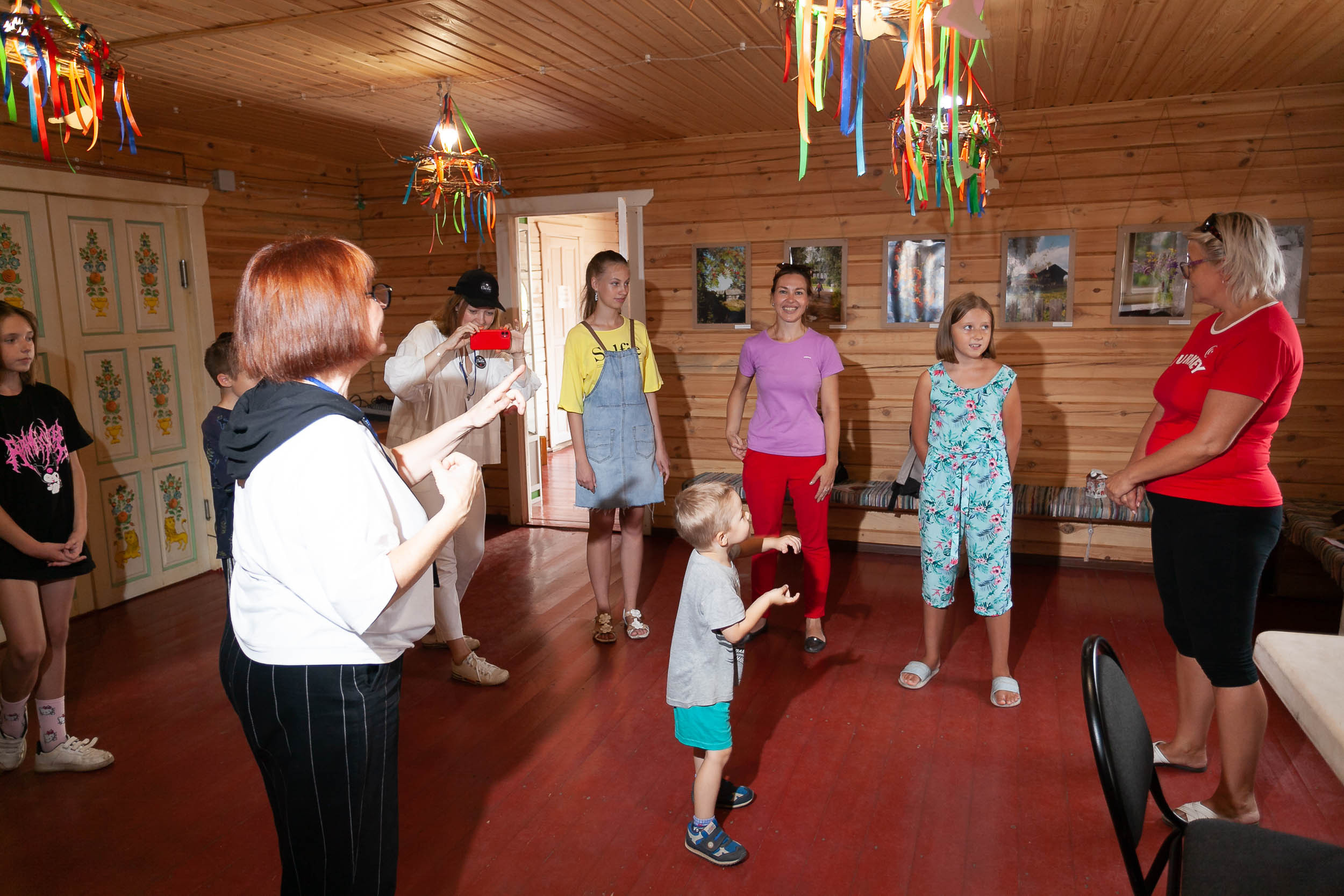 Фоторепортаж городской выставки услуг дополнительного образования «Вол