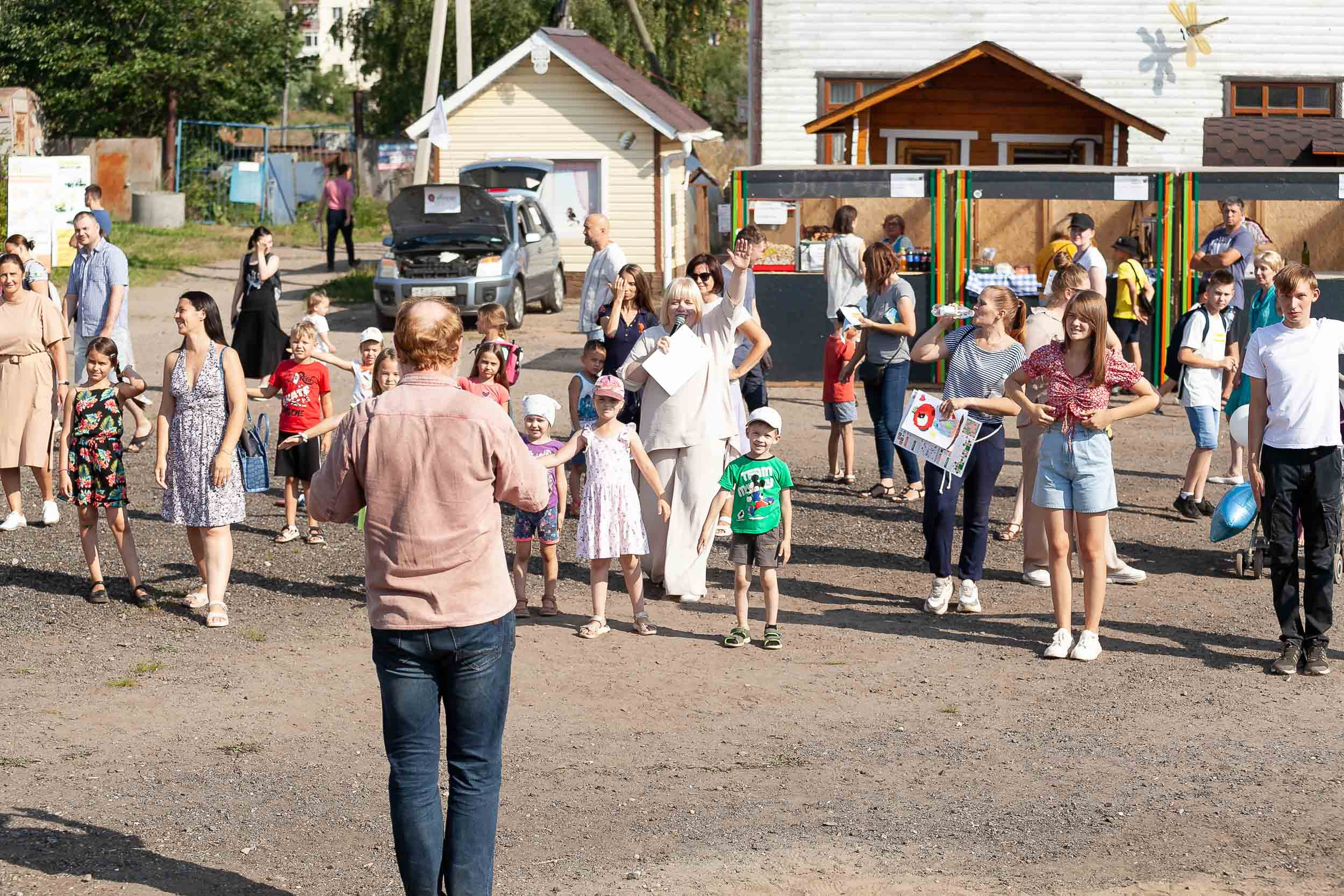 Фоторепортаж городской выставки услуг дополнительного образования «Вол