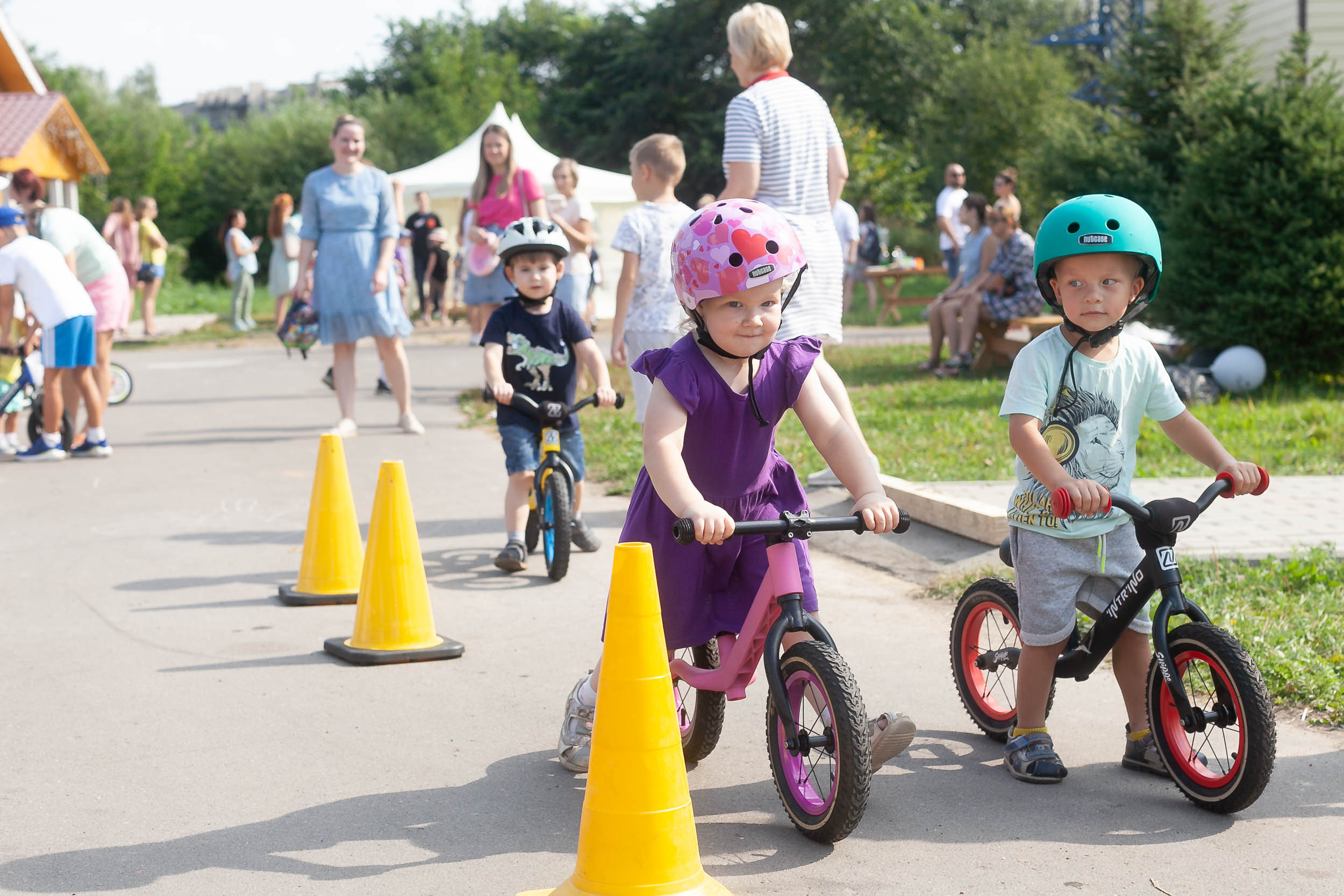 Фоторепортаж городской выставки услуг дополнительного образования «Вол