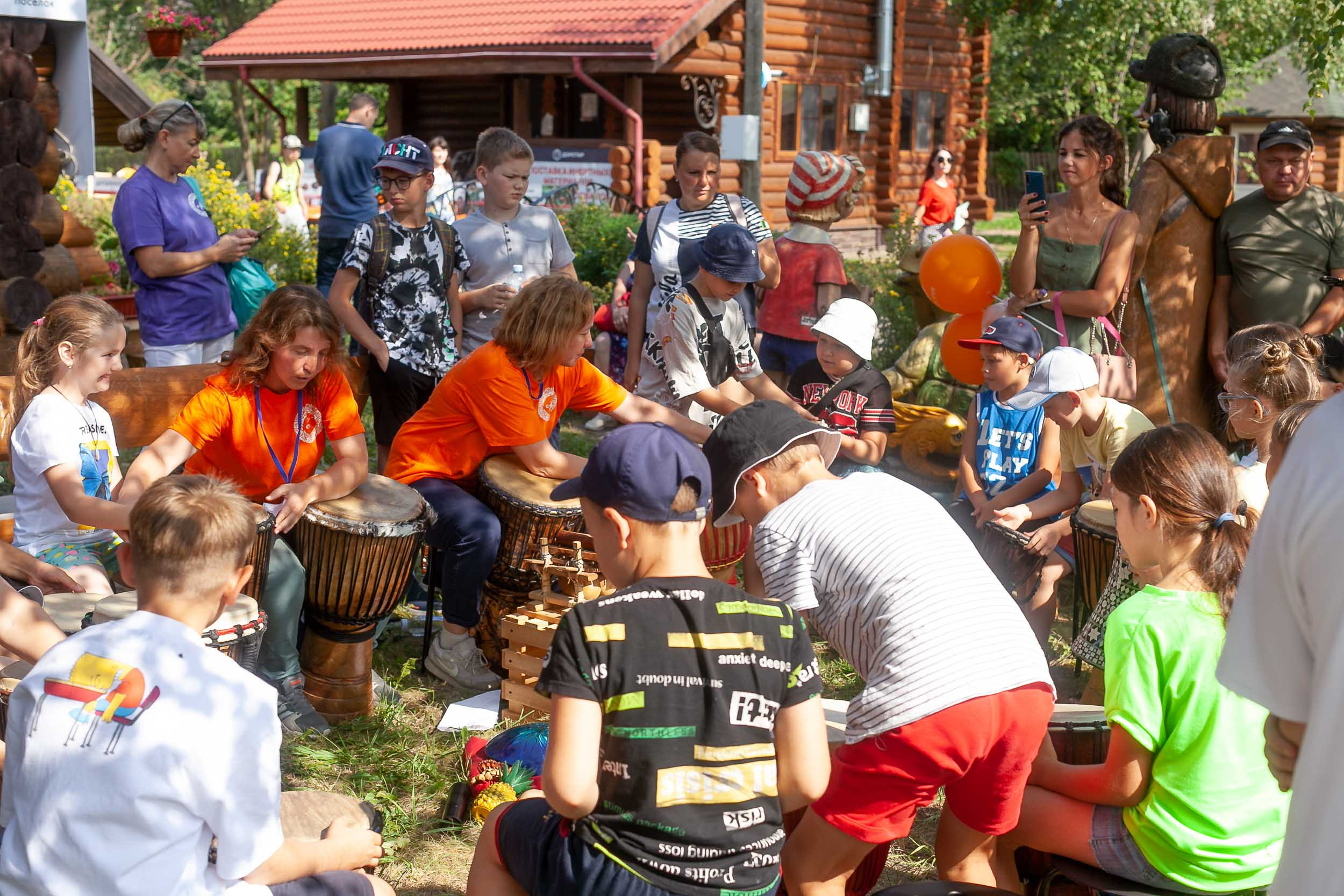 Фоторепортаж городской выставки услуг дополнительного образования «Вол
