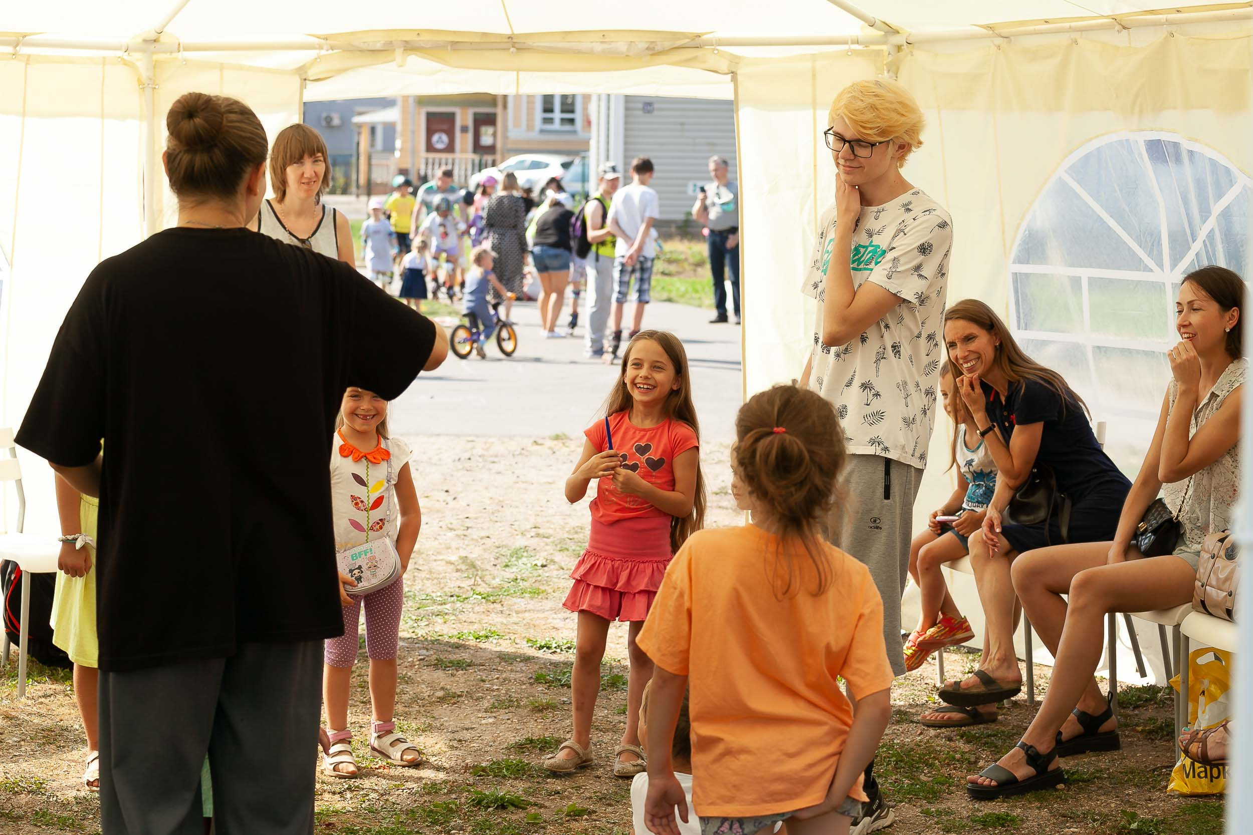 Фоторепортаж городской выставки услуг дополнительного образования «Вол