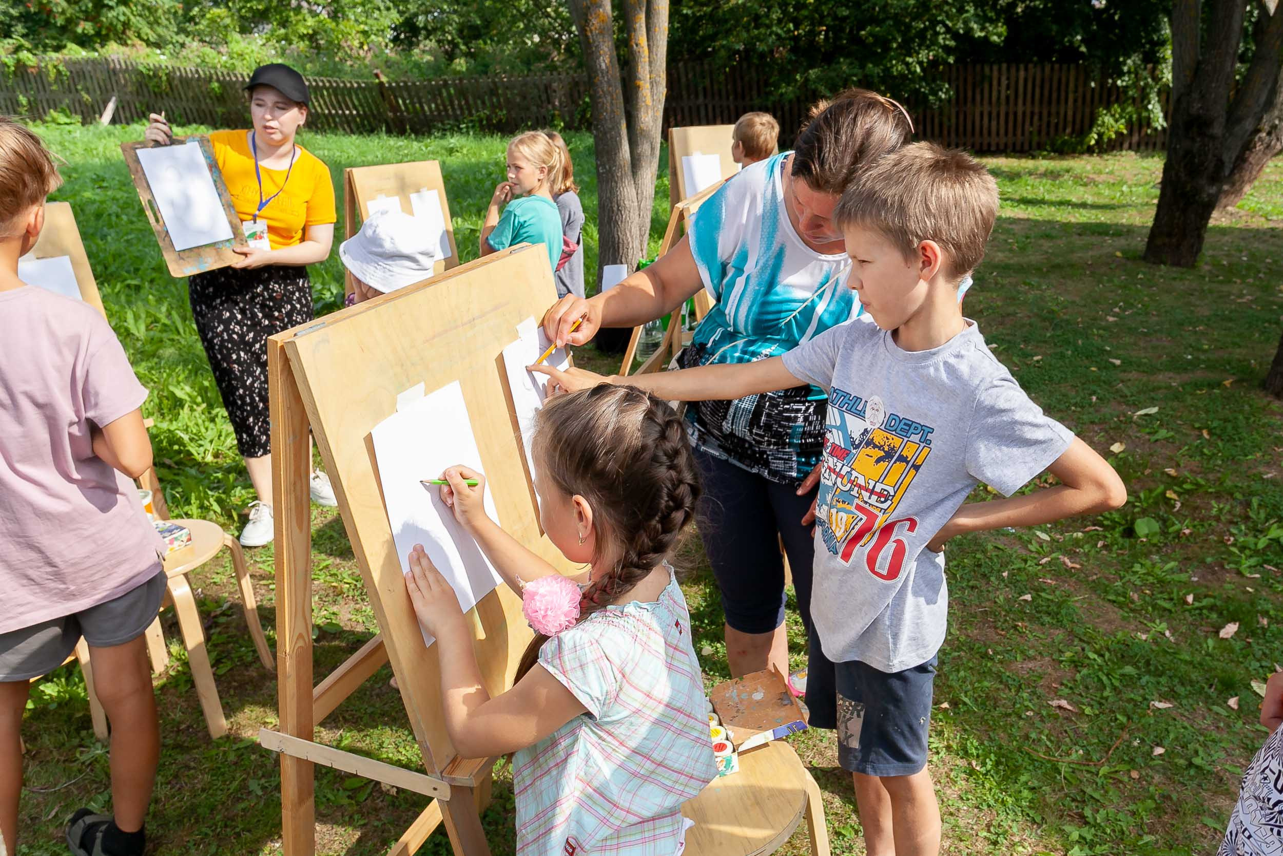 Фоторепортаж городской выставки услуг дополнительного образования «Вол