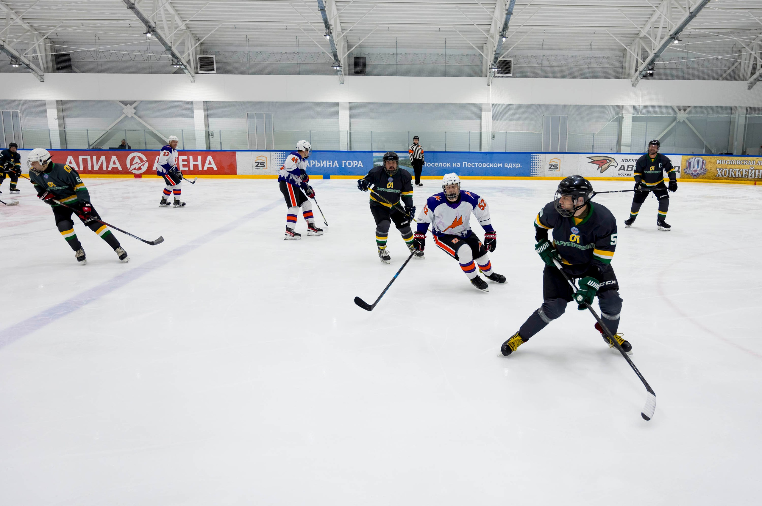 Хоккейный матч корпоративной команды Зарубежнефть. Репортажный фотограф и видеограф Слава Думчев. Тимбилдинги, отчетники, корпоративы