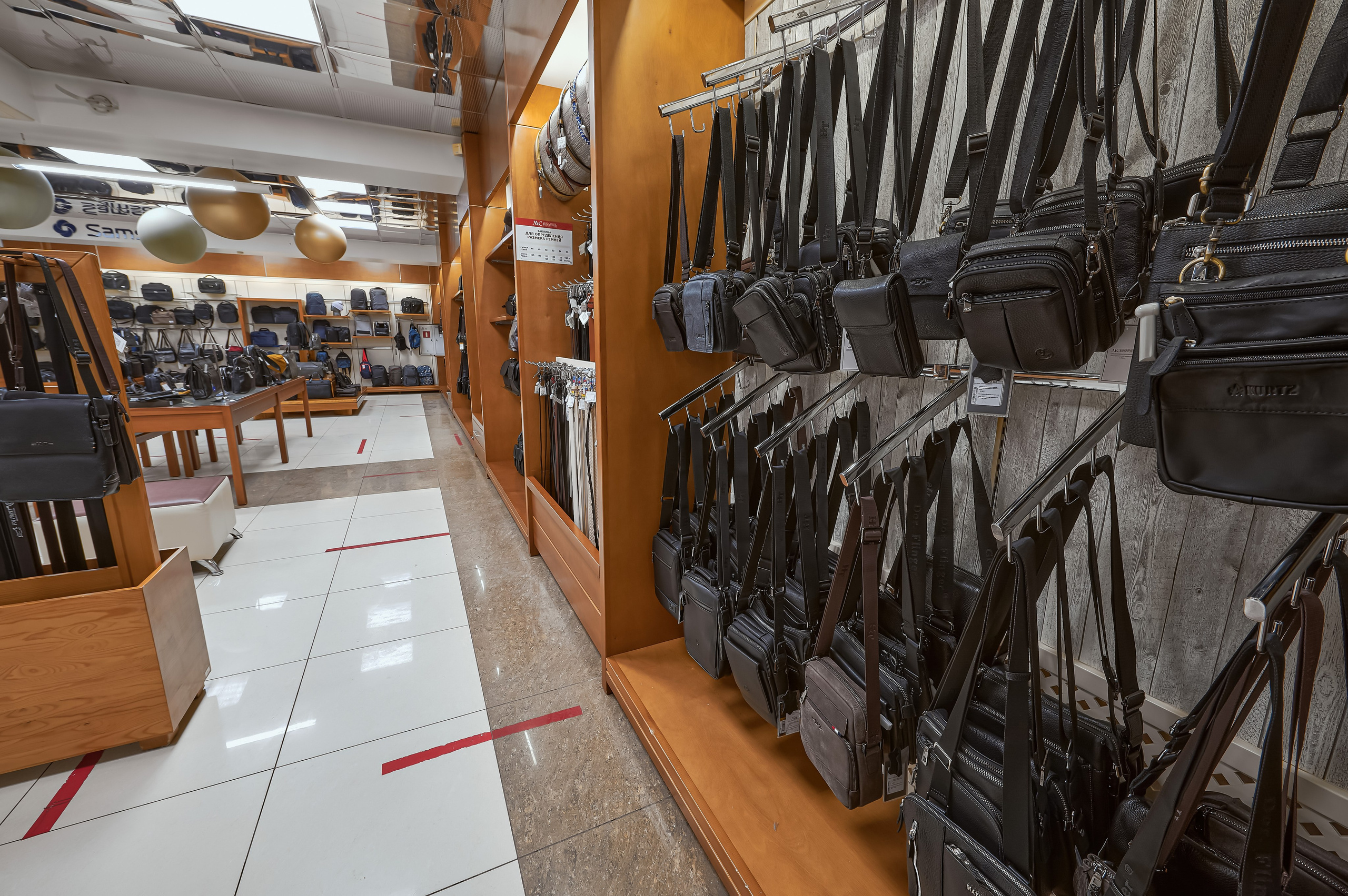 Портфолио по интерьерной и экстерьерной фотосъёмки: Мир Сумок — Правый берег. Фотограф Яковлев Роман — Красноярск