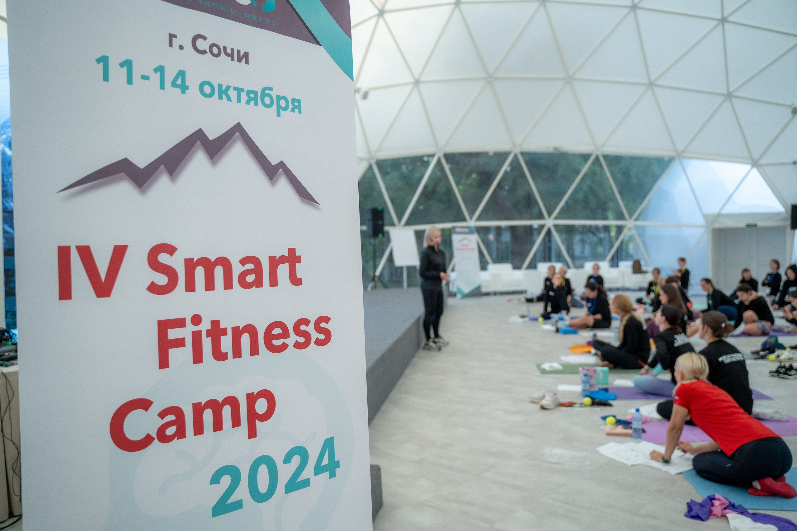 Кадр с Фитнес тренеров  в виде  банера