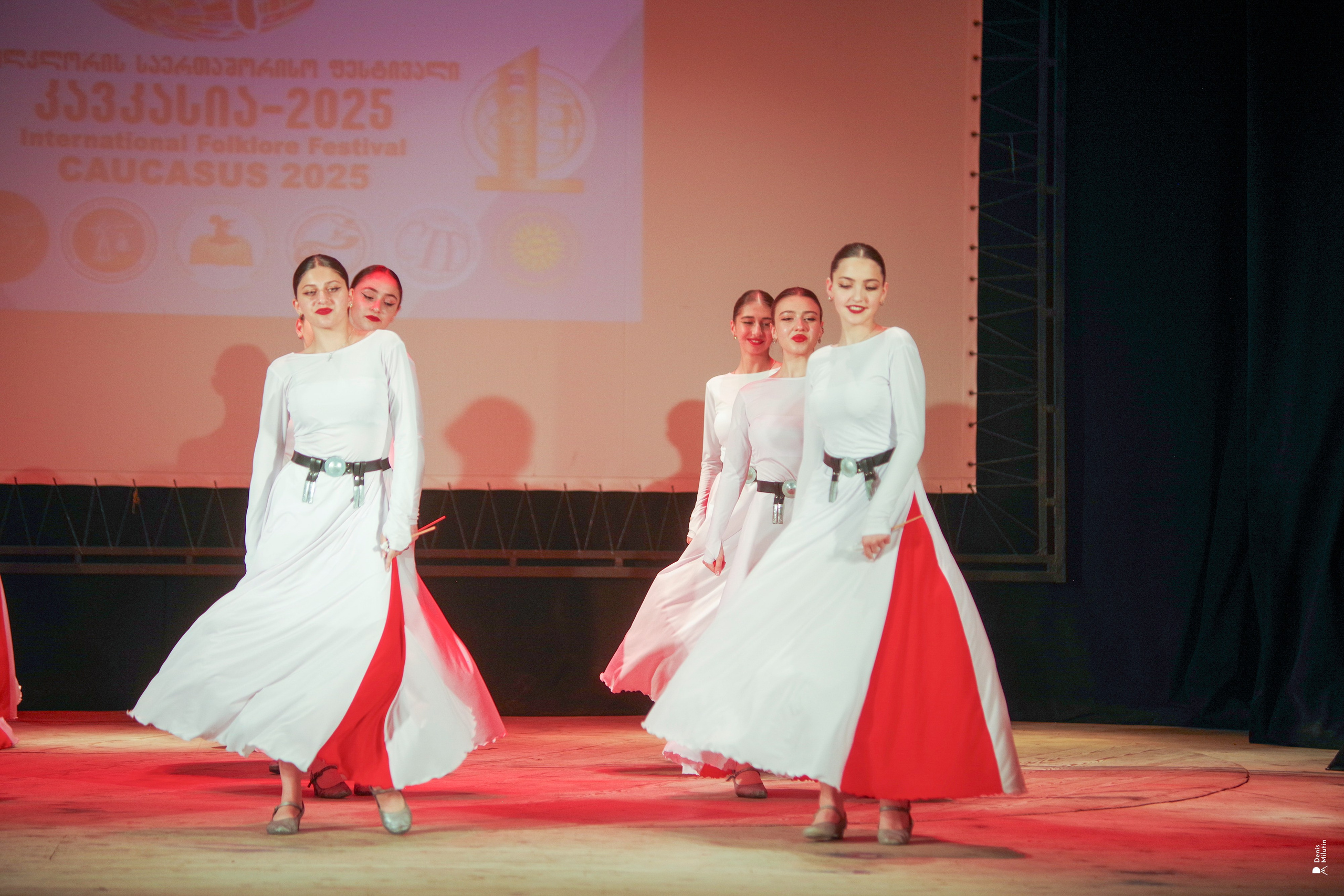 Танцы в прекрасном Они. Портретный фотограф Денис Милютин