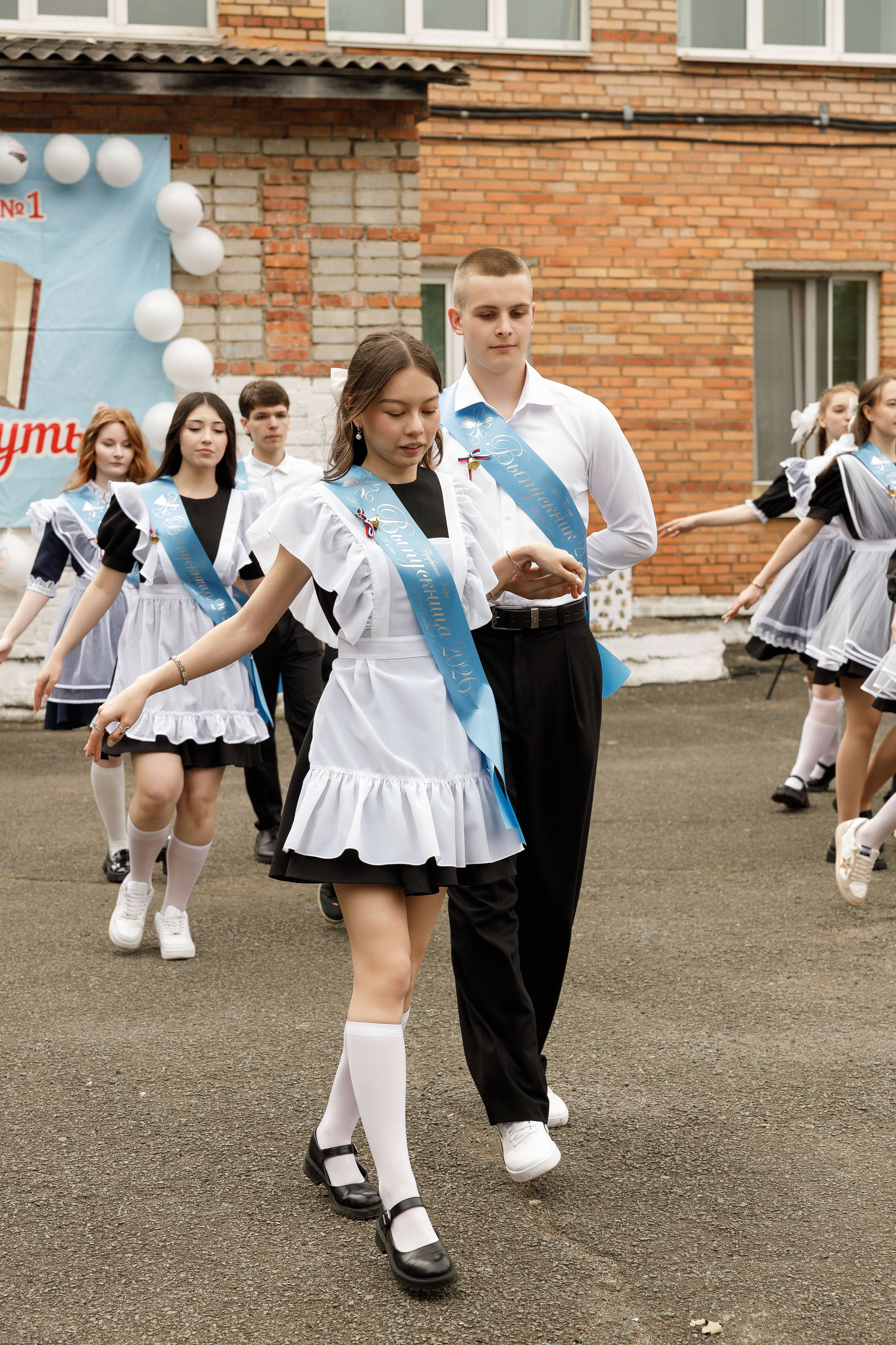 Последний звонок Гимназия Артем. Photoalbum-vl.ru