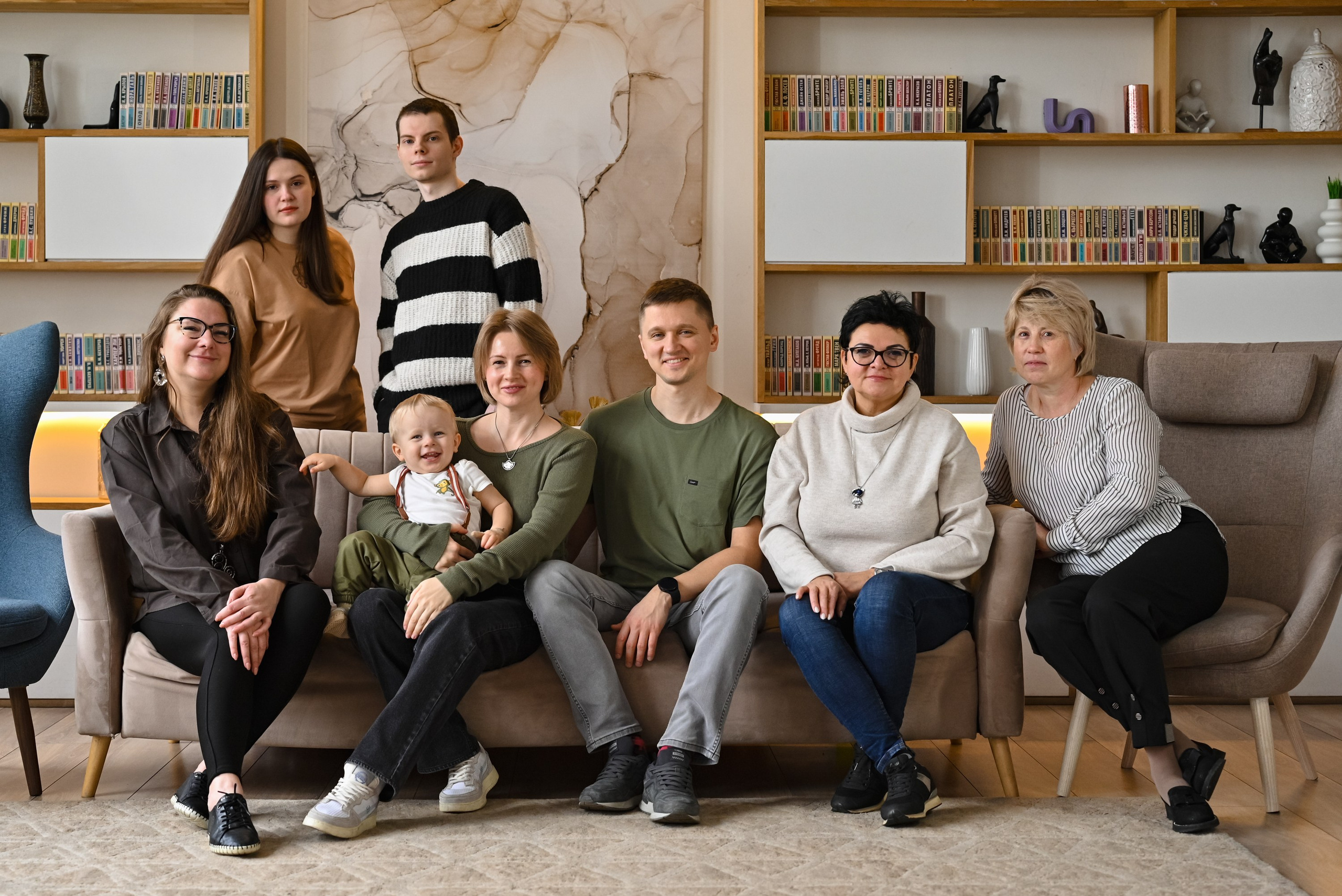 Ангелина и её большая семья. Компания и фотошкола по созданию контента в Москве