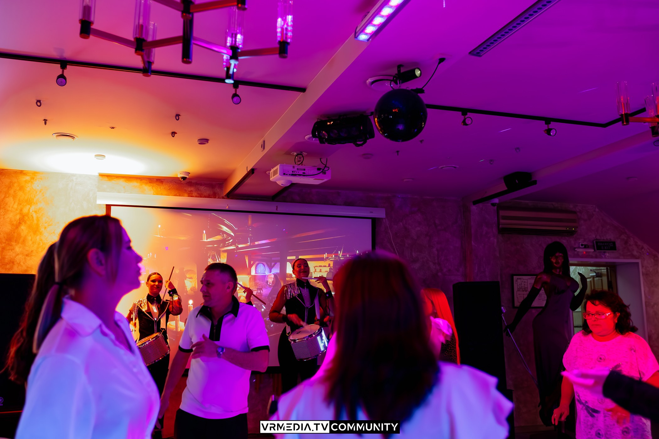 Выходные в караоке-баре «Империя»