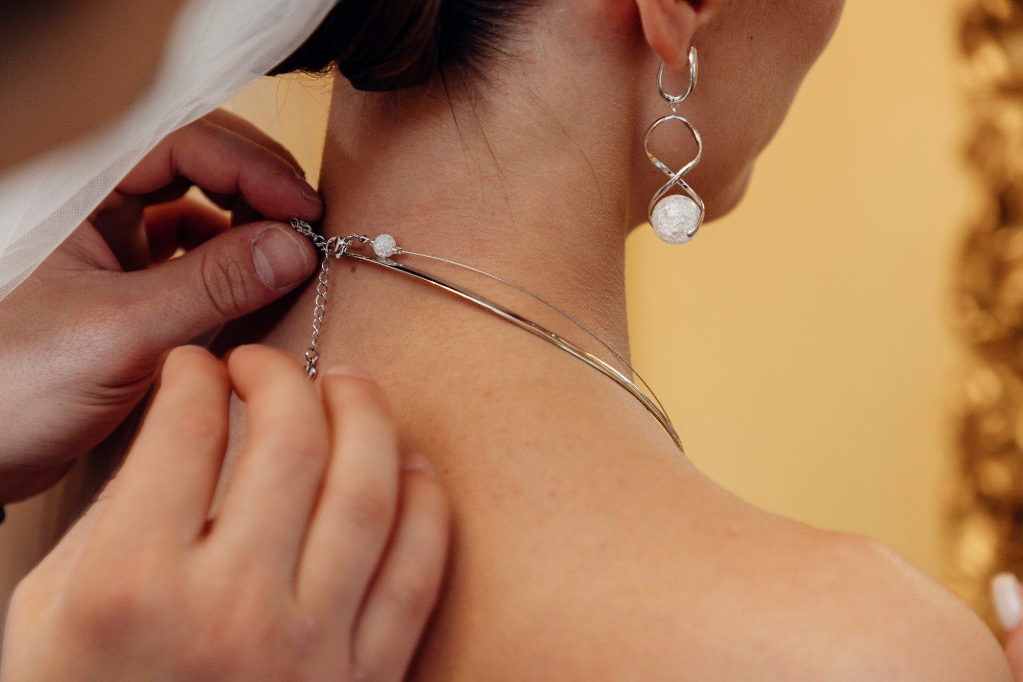 где купить свадебный букет, какой подарок подарить на свадьбу, свадебное платье где купить спб, свадебный салон, актуальные свадебные платья 2025, костюм для жениха, какой ресторан выбрать спб, отель для свадьбы