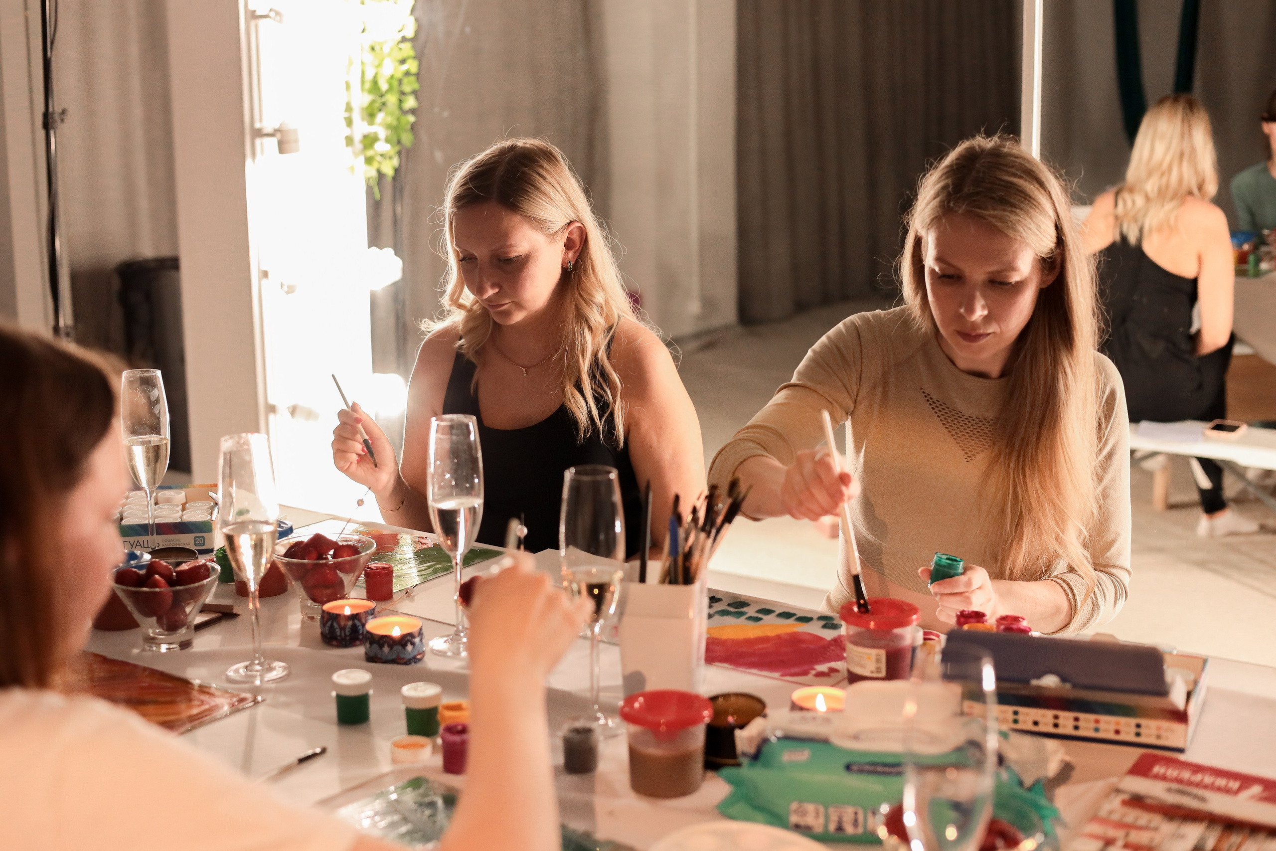 Арт-терапия + аэройога. Фотограф Надршина Лилия