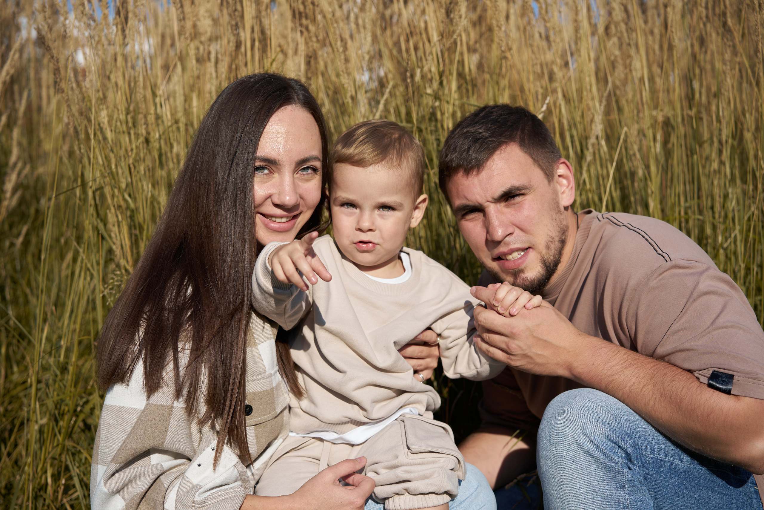 Семейная фотосессия летом на улице. Фотограф Екатеринбург Кокшарова Александра