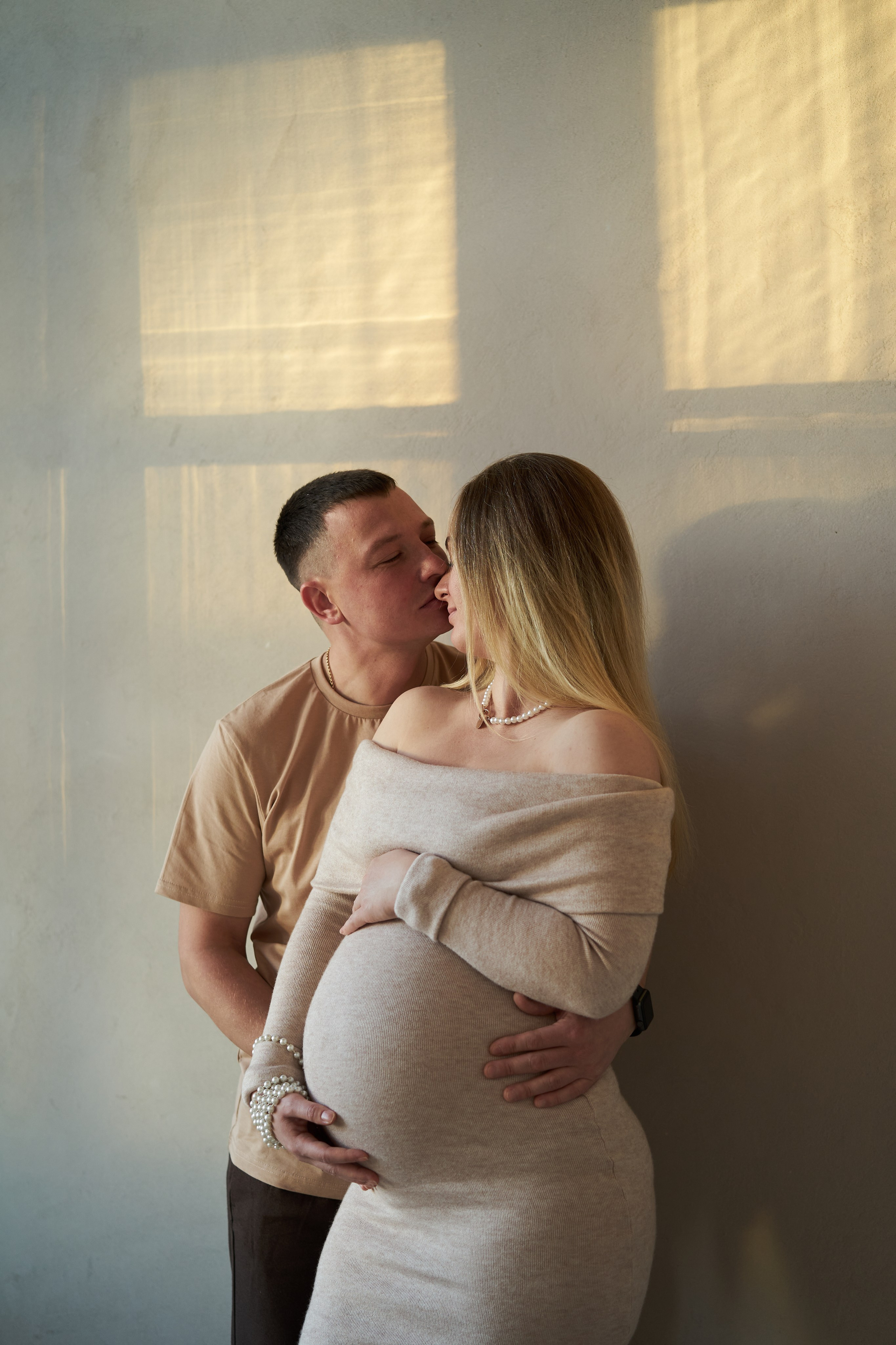 Семейная фотосессия беременность в студии. Фотограф Екатеринбург Кокшарова Александра