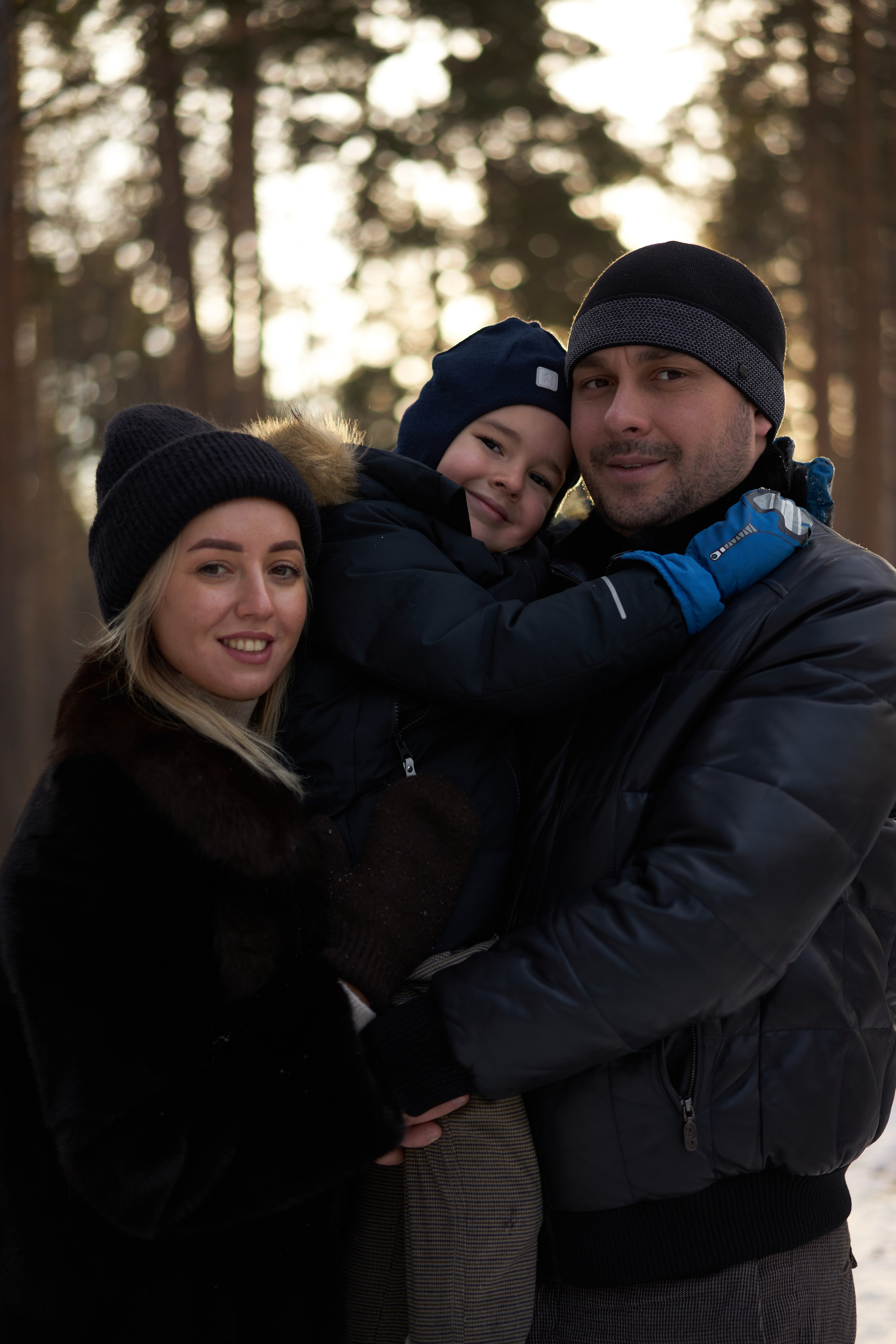 Семейная фотосессия зимой в лесу. Фотограф Екатеринбург Кокшарова Александра