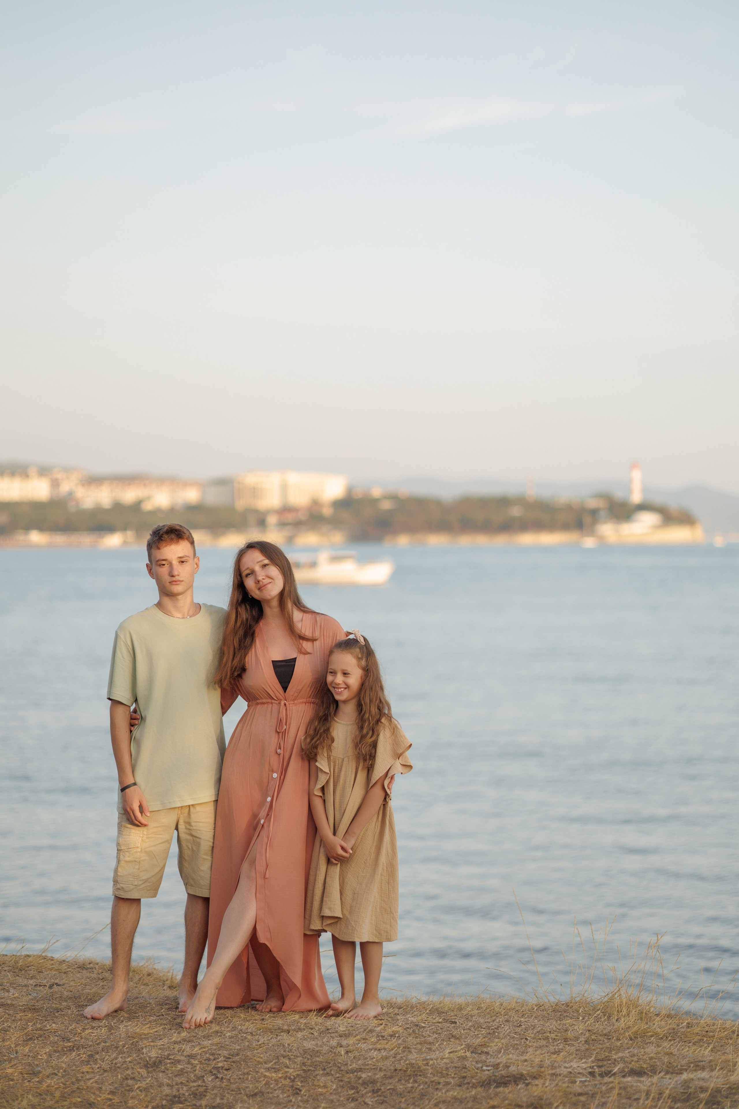 Семейная прогулка на Тонком мысу. Семейный и портретный фотограф в Геленджике Любовь Бодрова