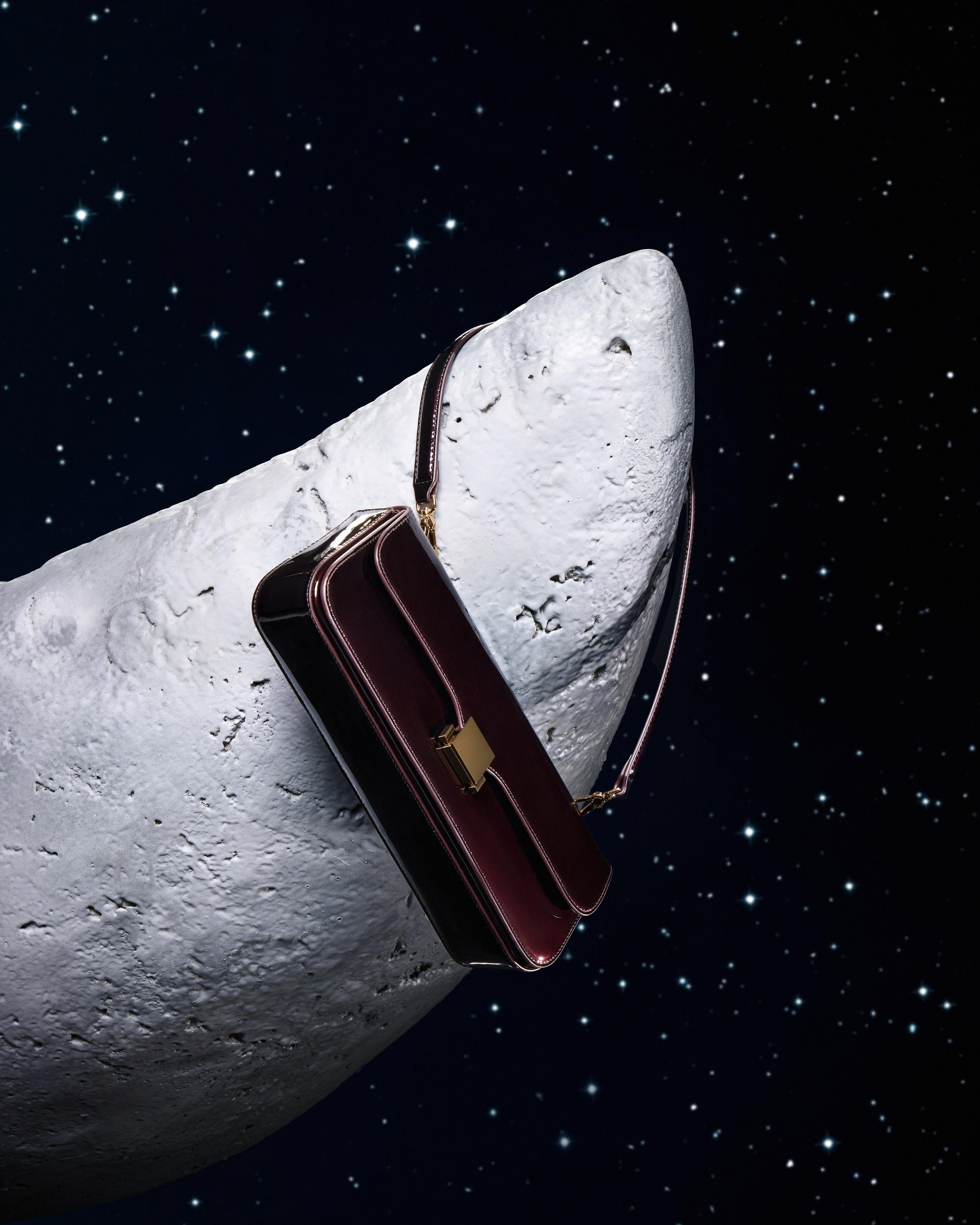 Detailed product retouch. Precise color correction and tone balance. Texture and shape preservation. Clean retouch maintaining the photographer’s style. Light and highlight correction for perfect look. Careful material and surface enhancement. High-quality commercial retouch. Preservation of details and object contours. Minimalist editing with texture focus. Professional retouch with attention to detail.