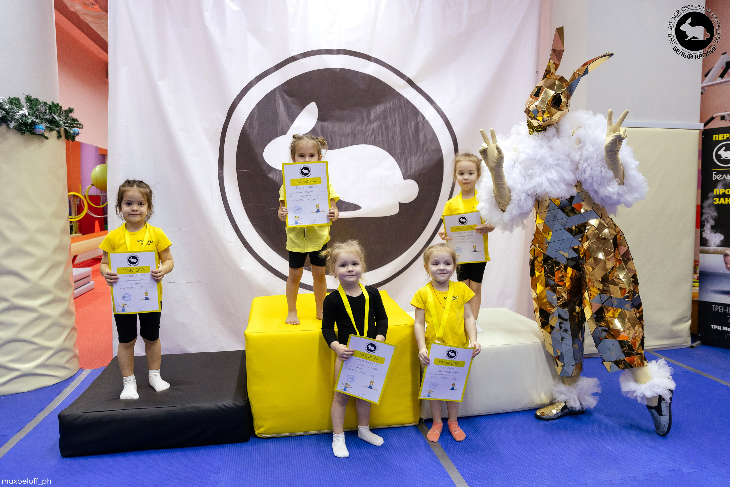 Белый кролик. Соревнования. Семейный фотограф — Макс Белогрудов