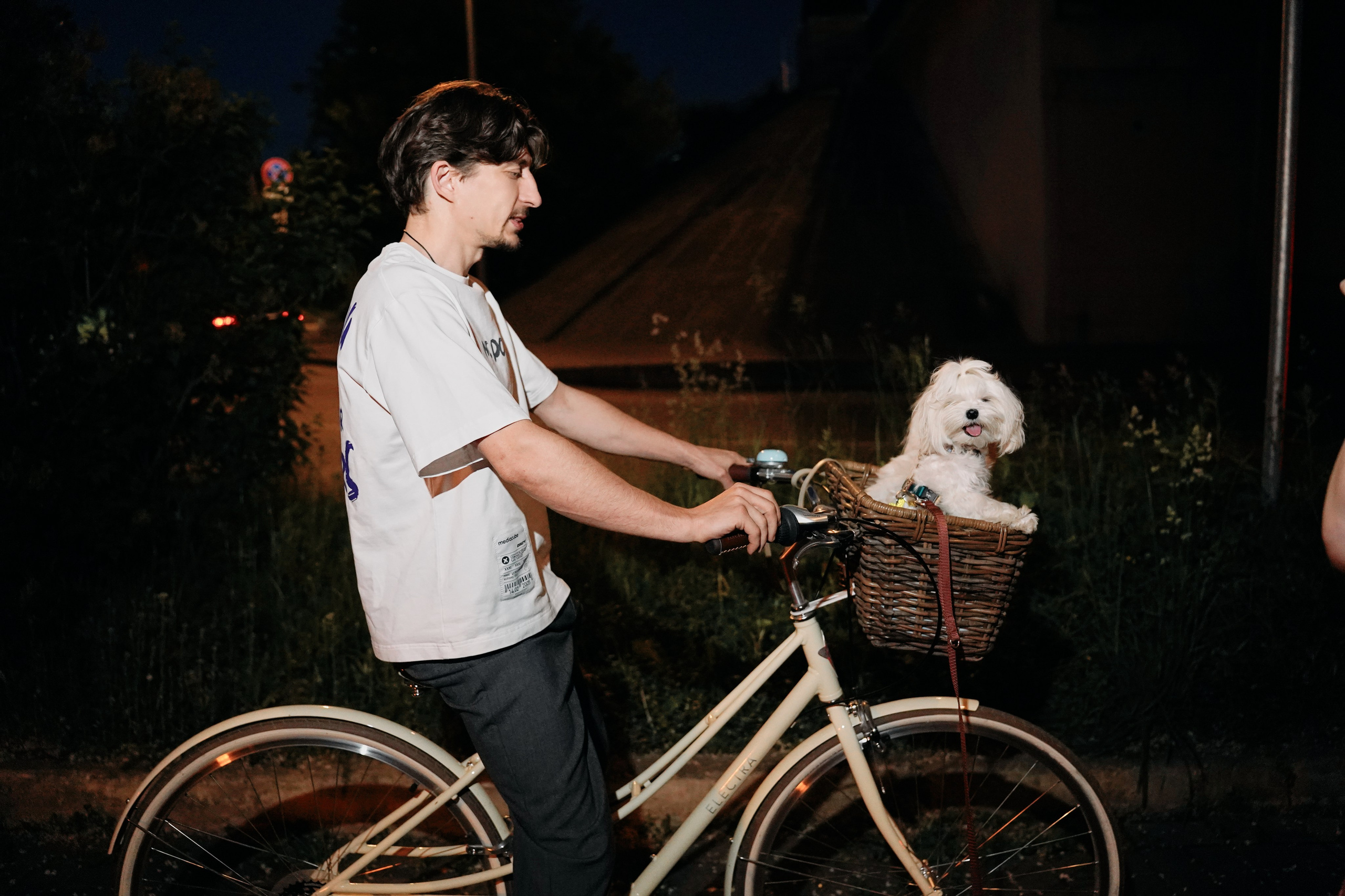 Короткий метр Беки. Фотограф