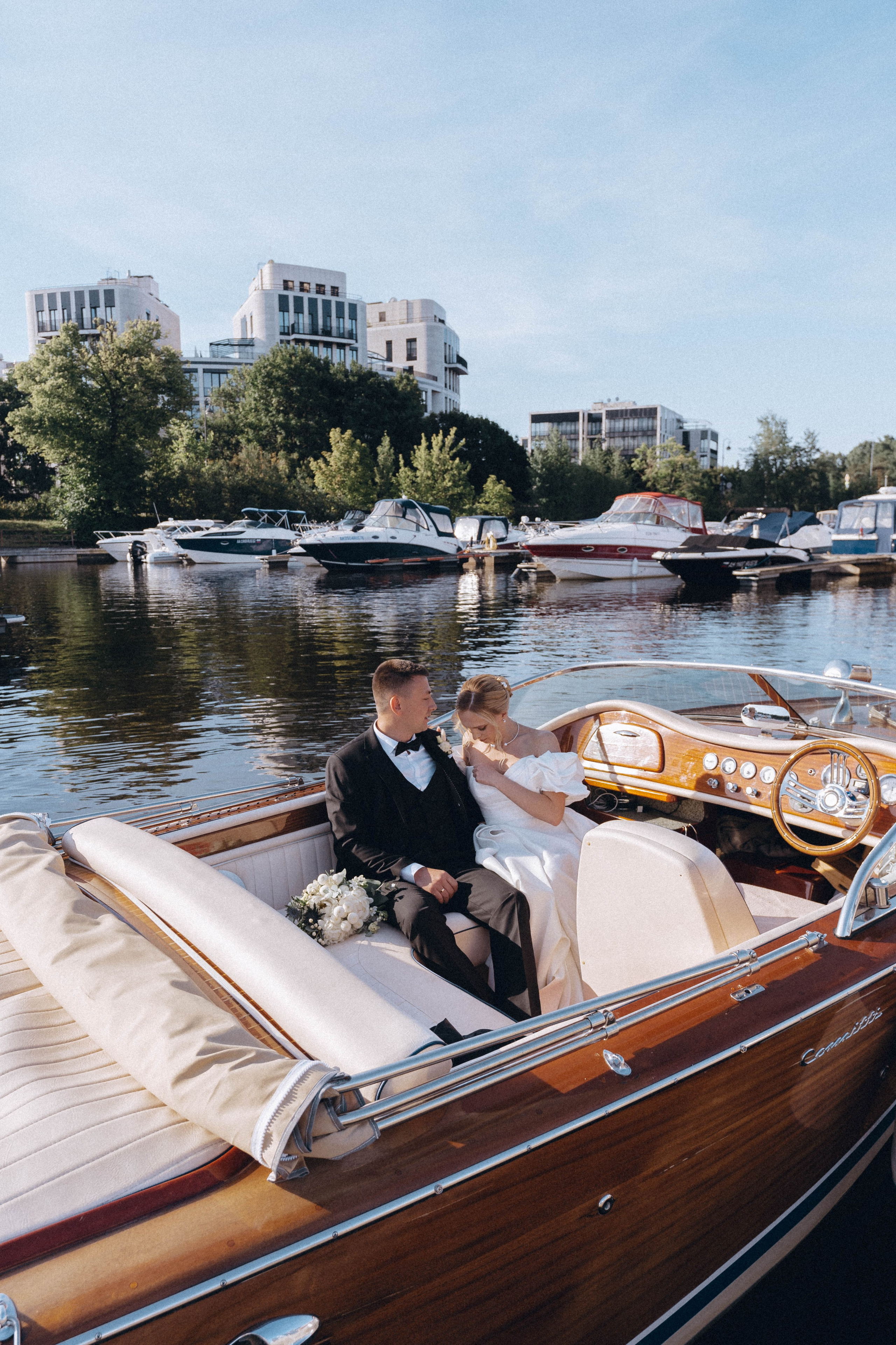 СВАДЕНБНАЯ СЬЕМКА НА КАТЕРЕ ПО КАНАЛАМ САНКТ-ПЕТЕРБУРГА И В АКВАТОРИИ НЕВЫ. Профессиональный фотограф, Санкт-Петербург — Виктория Богомолова