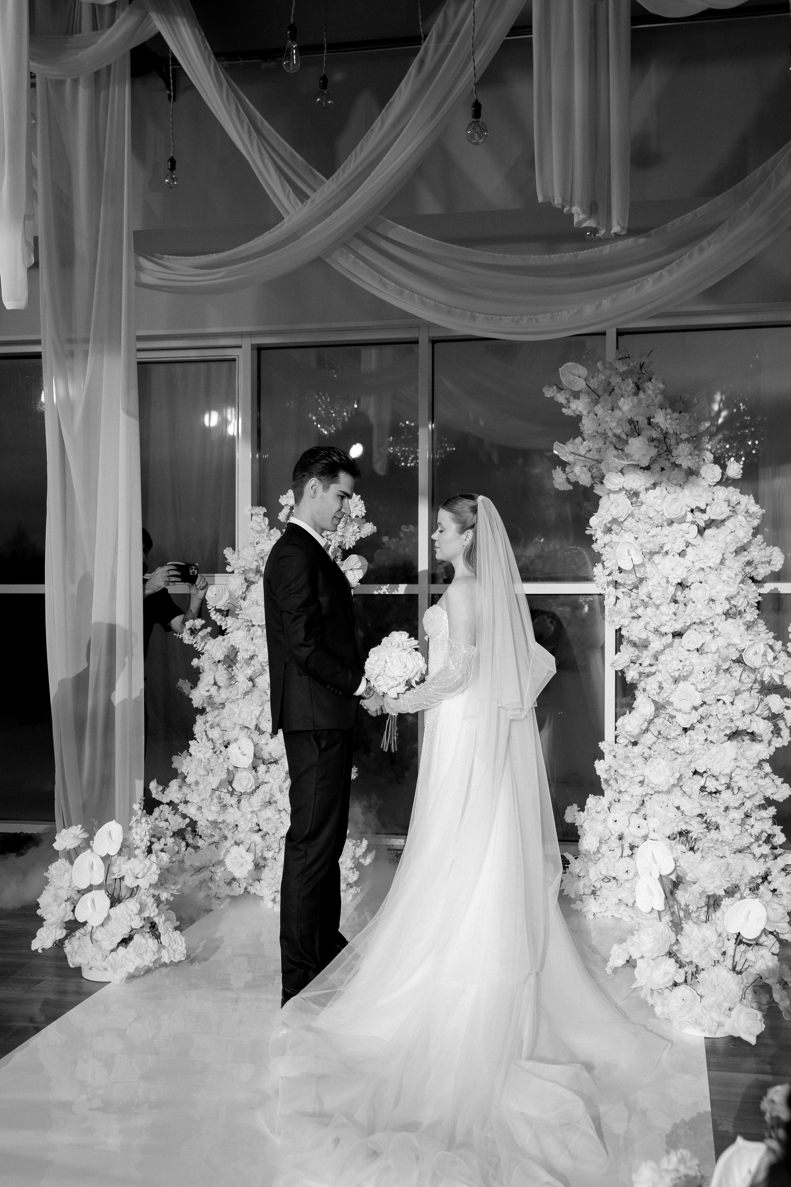 СВАДЕБНАЯ СЬЕМКА СБОРОВ В ОТЕЛЕ И ВЫЕЗД НА ЦЕРЕМОНИЮ (СНЯТО В СИБИРЕ В НИЖНЕВАРТОВСКЕ). Профессиональный фотограф, Санкт-Петербург — Виктория Богомолова