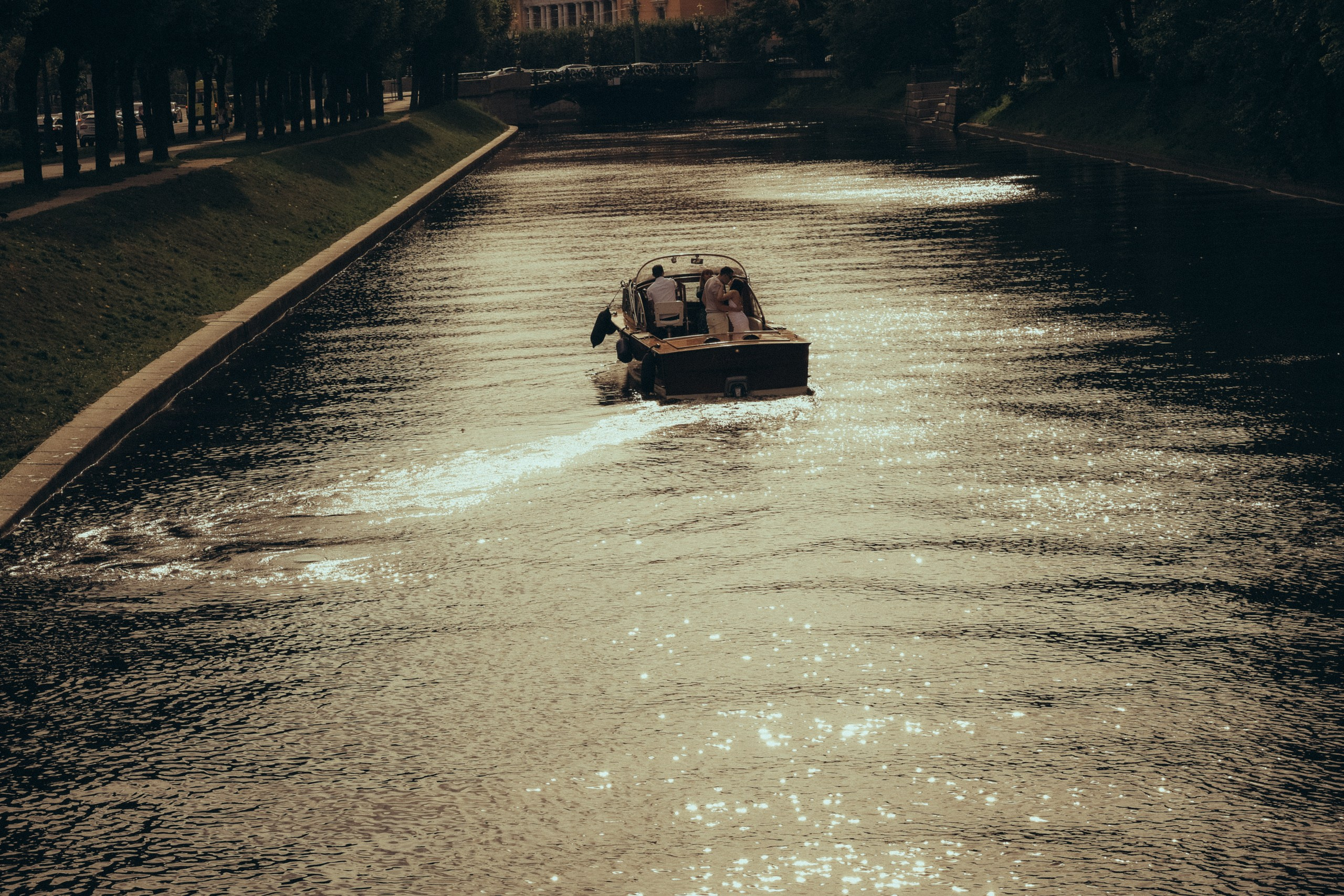 СВАДЕНБНАЯ СЬЕМКА НА КАТЕРЕ ПО КАНАЛАМ САНКТ-ПЕТЕРБУРГА И В АКВАТОРИИ НЕВЫ. Профессиональный фотограф, Санкт-Петербург — Виктория Богомолова