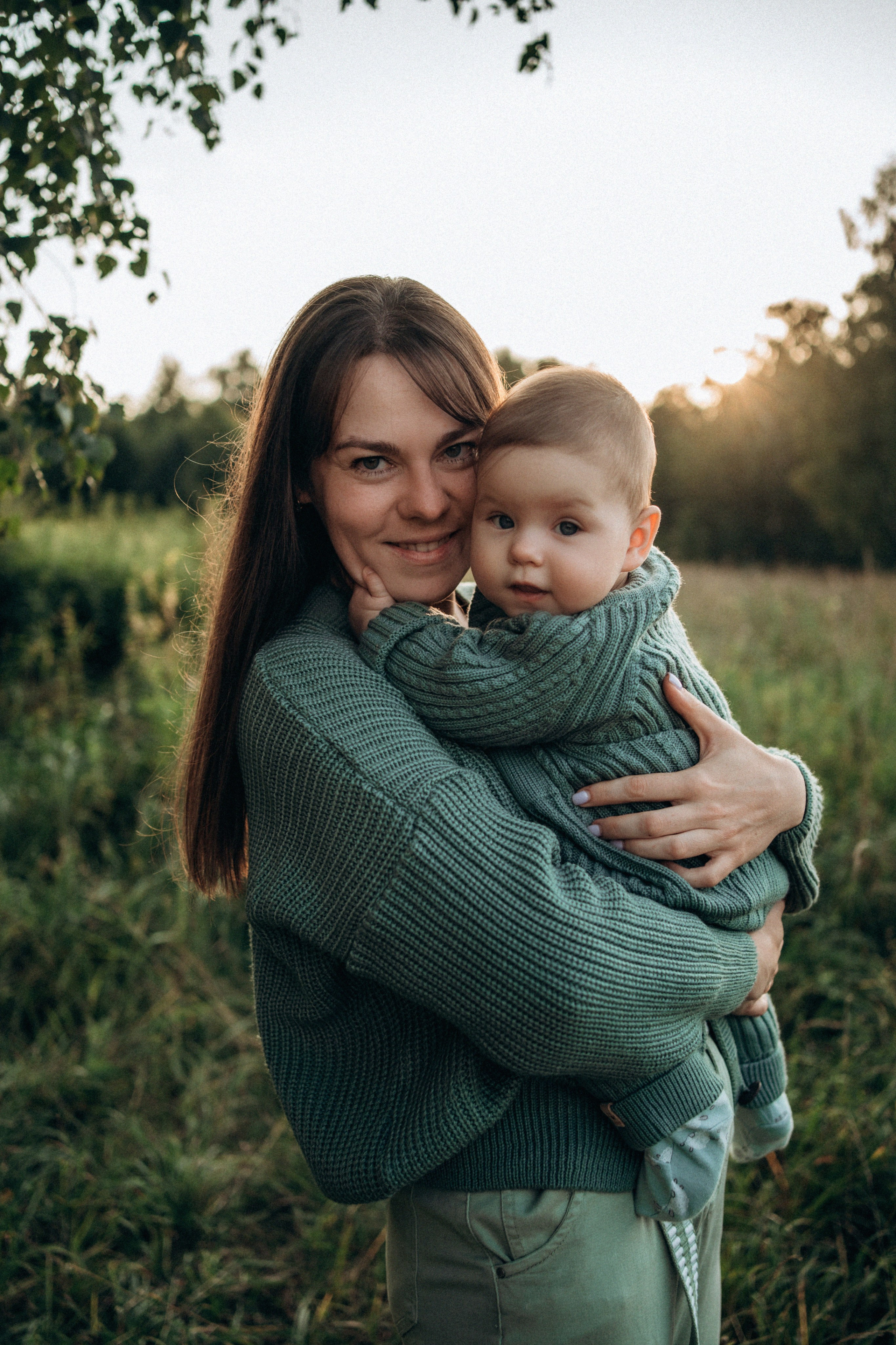 Прогулка в поле. Фотограф новорожденных и малышей до года в Москве Анастасия Соколова