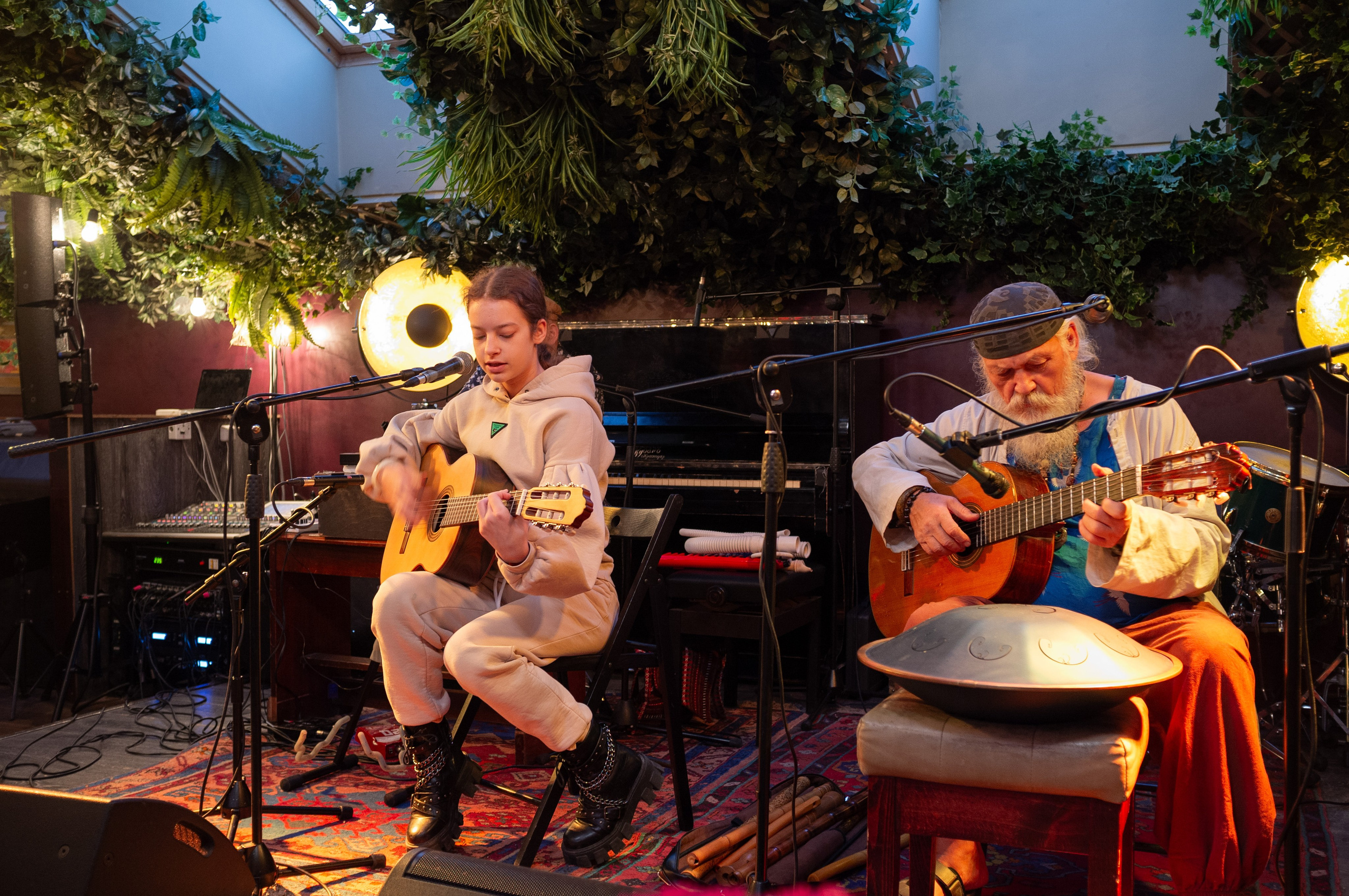 Китайский джаз и этника. Бронислав Виногродский в Kozlov club. Искусство фотографии. Мария Осокина