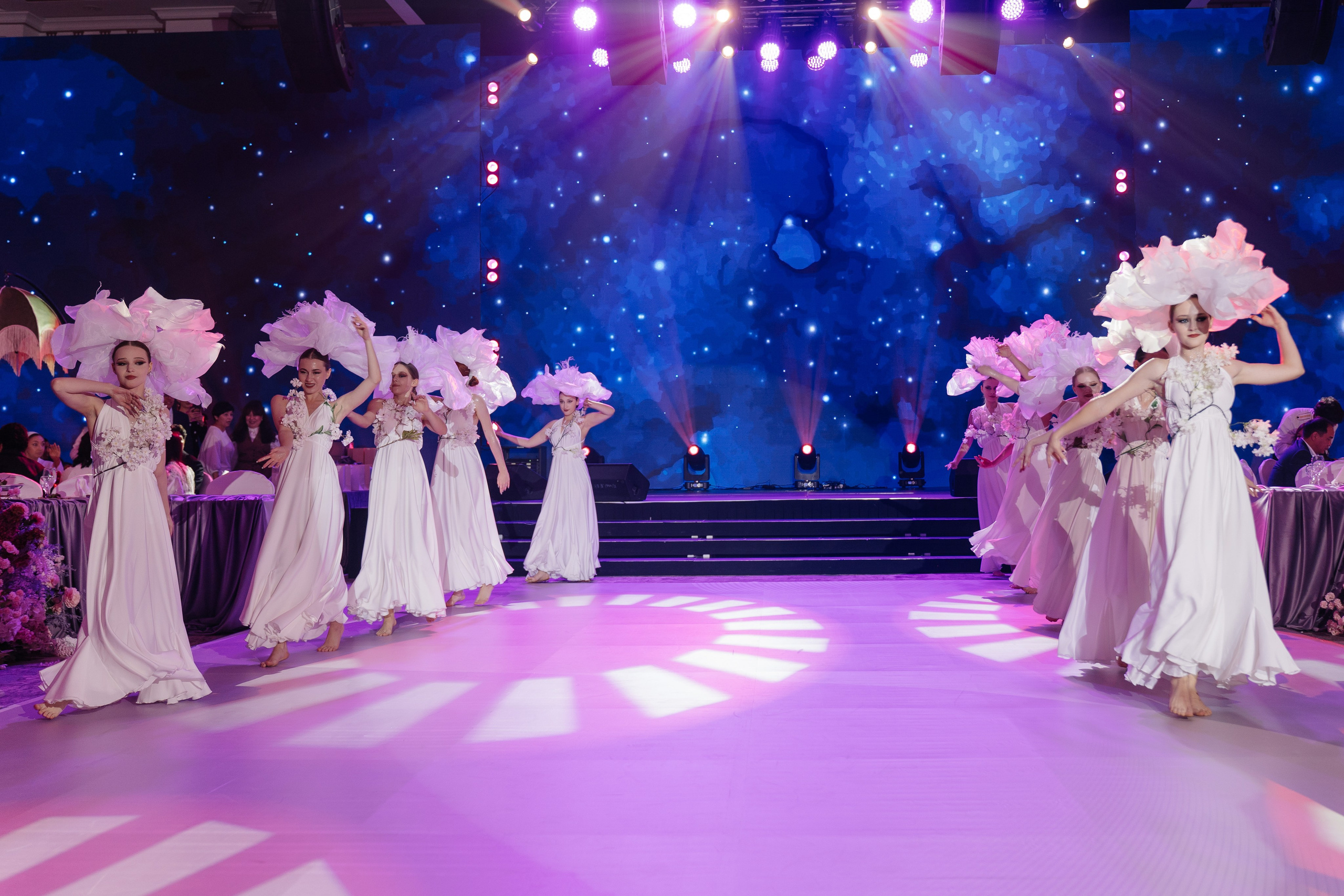 Ay-Dana Uzatu. ___________________________________________________