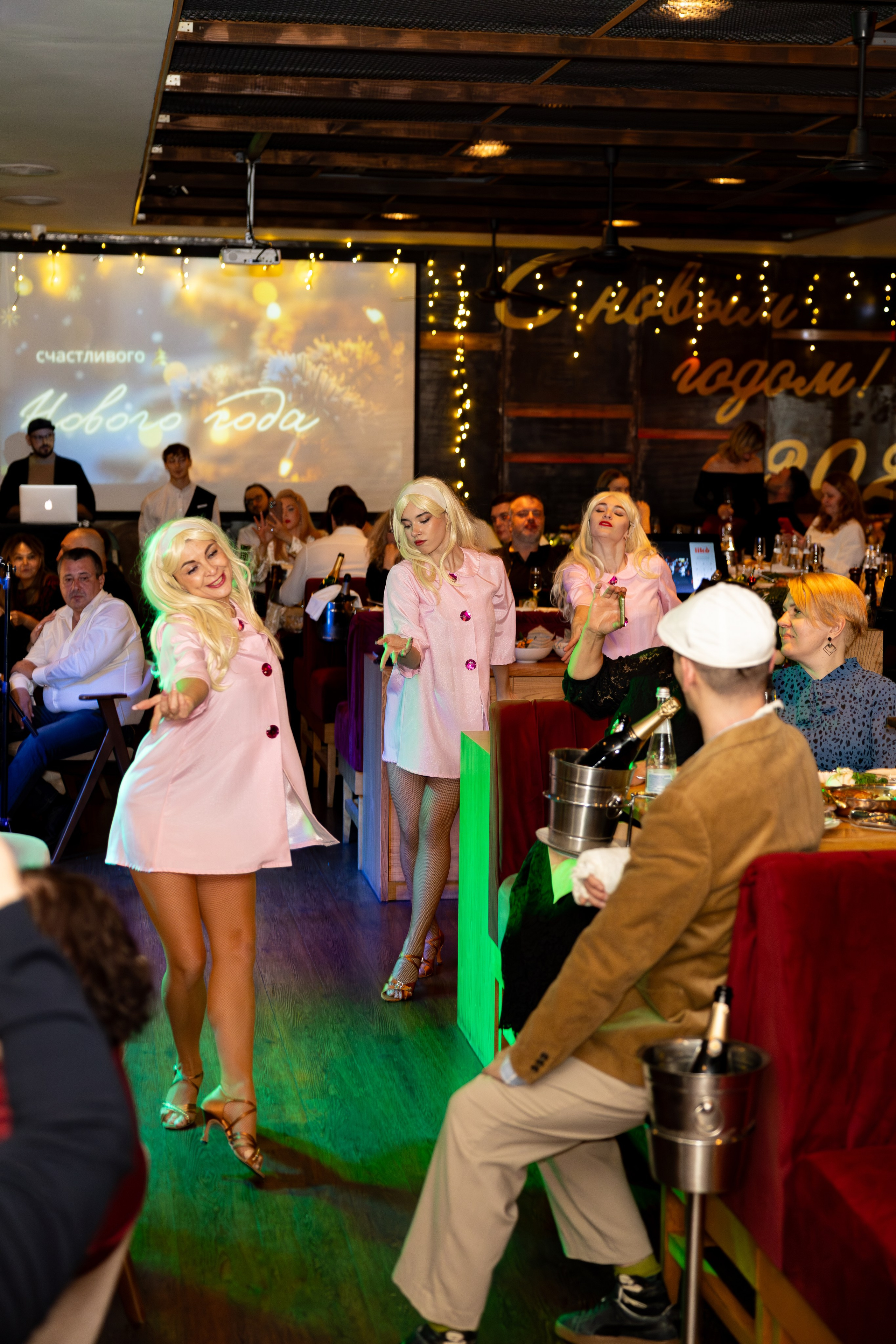 Новогодняя ночь 2026 в панорамном ресторане «Чайка». Дженбаз Павел — фотограф в Ялте