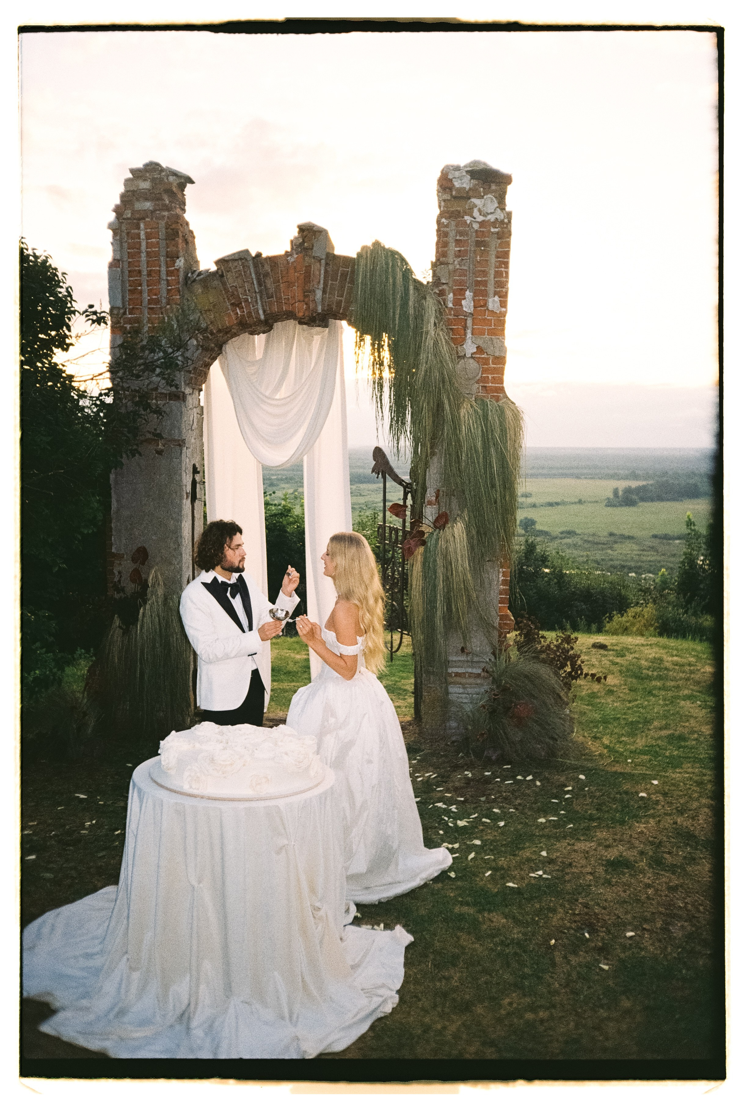 Анна + Алексей, плёнка. Свадебный и семейный фотограф в Москве Юлия Мосиюк