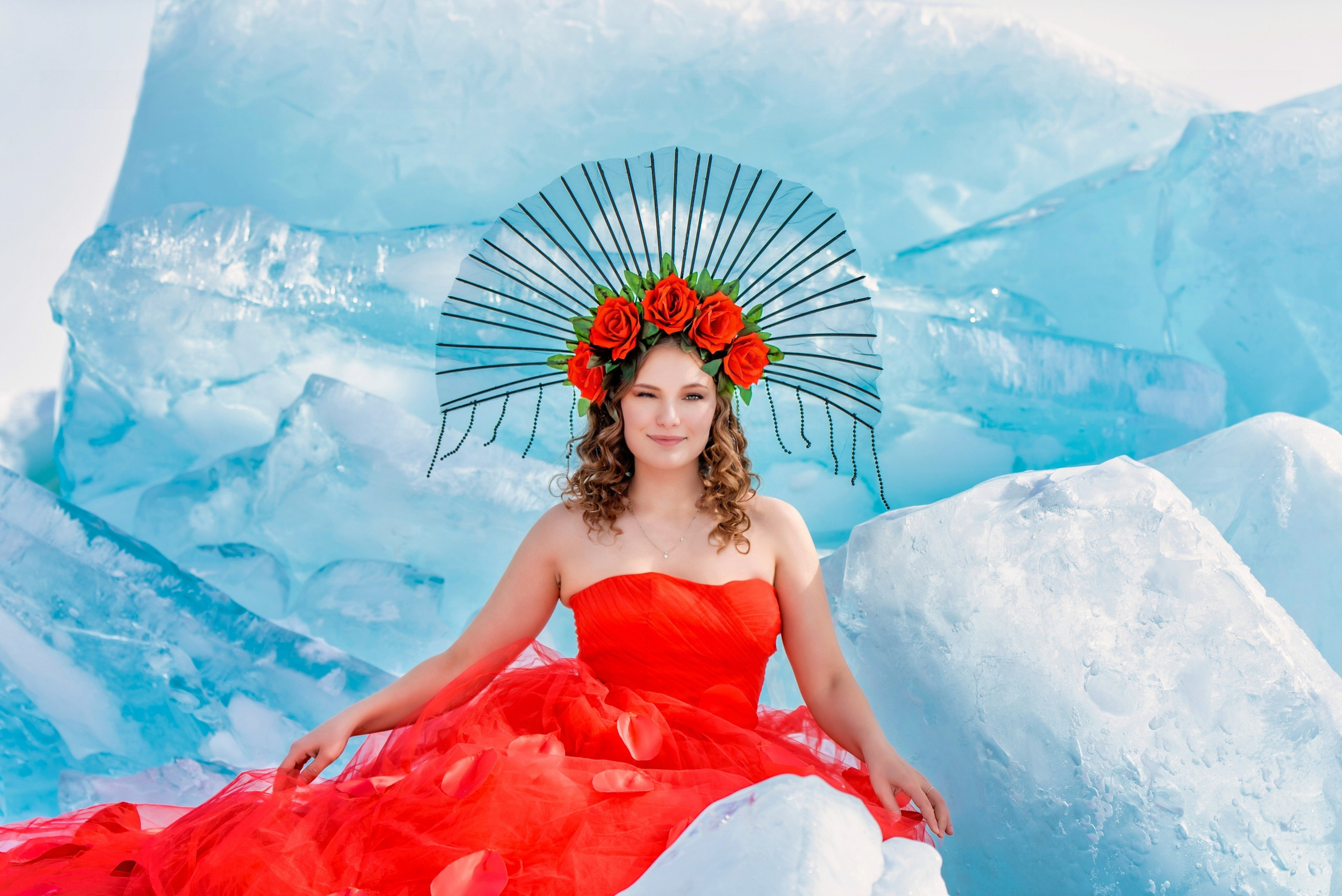 Девушка во льдах девушка во льду Байкала