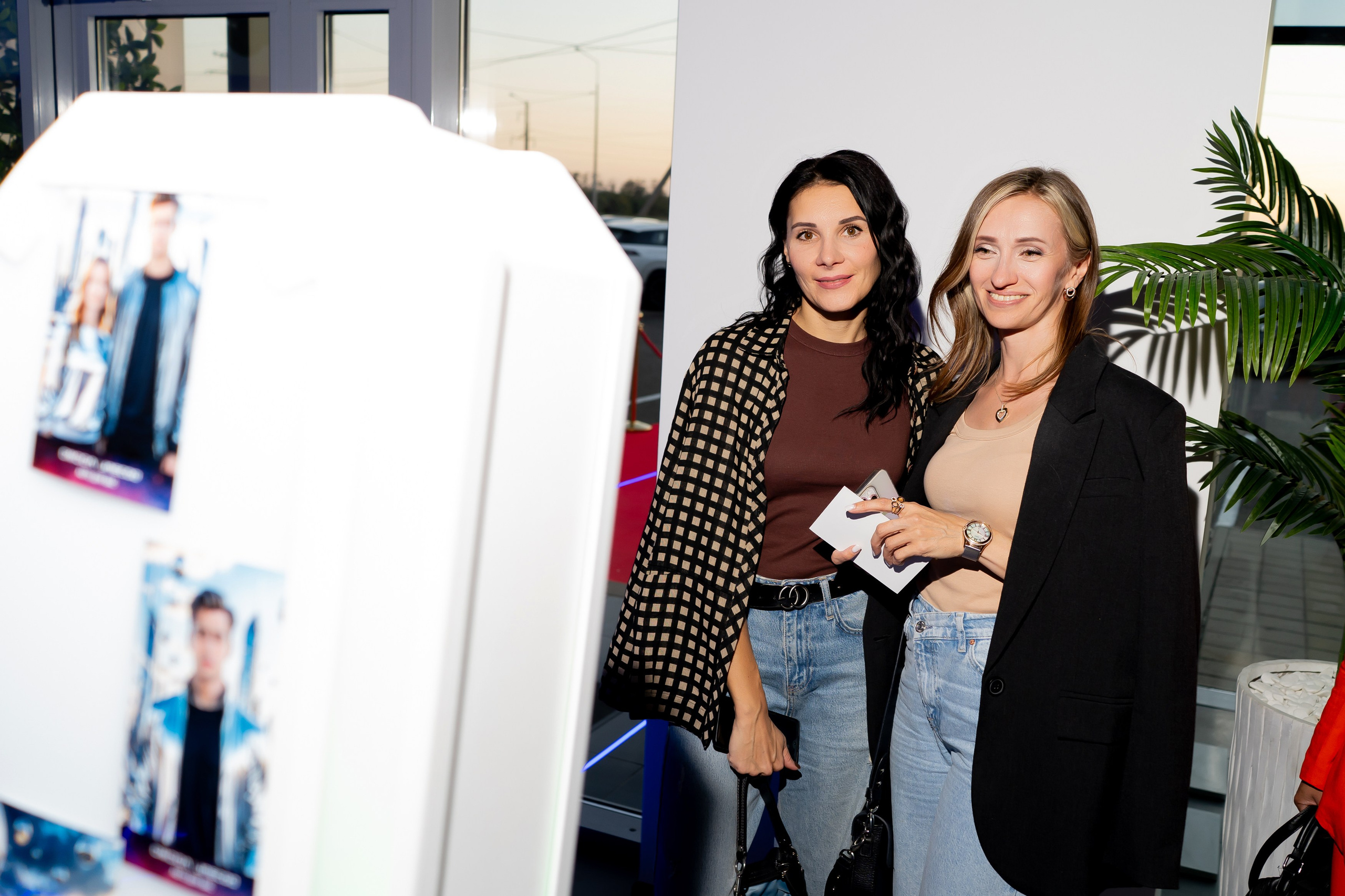 Фотостойка с нейросетью. Инсталаб Краснодар фото и видео интерактивы на ваше мероприятие