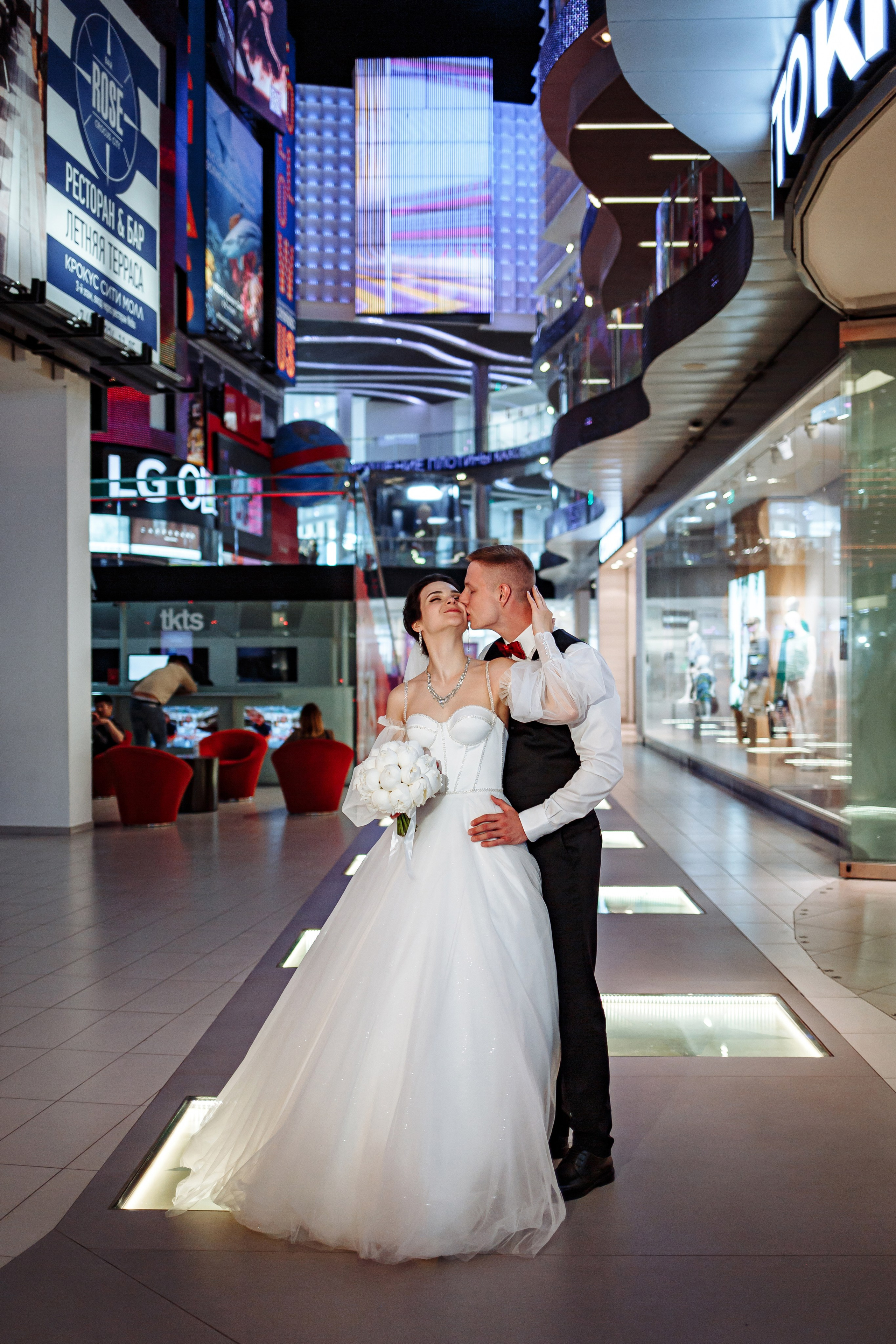 ЗАГС в ТЦ Вегас Крокус сити, регистрация брака, фото, видео. Свадебный фотограф Москва и МО Сергей Киржаев