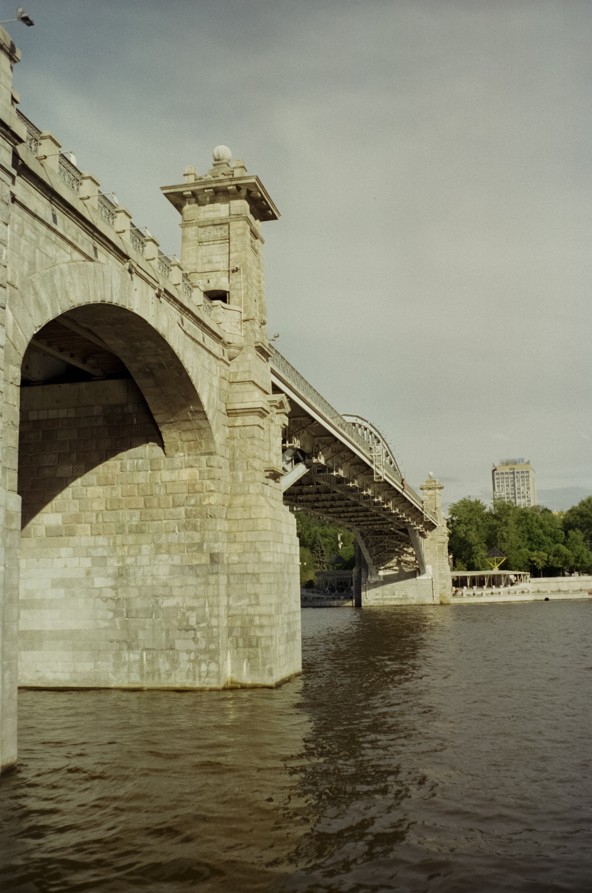 Ricoh FF-1 gray | Perspekriva expired Vision 200D | Фрунзенская набержная 5 мая 2025 года