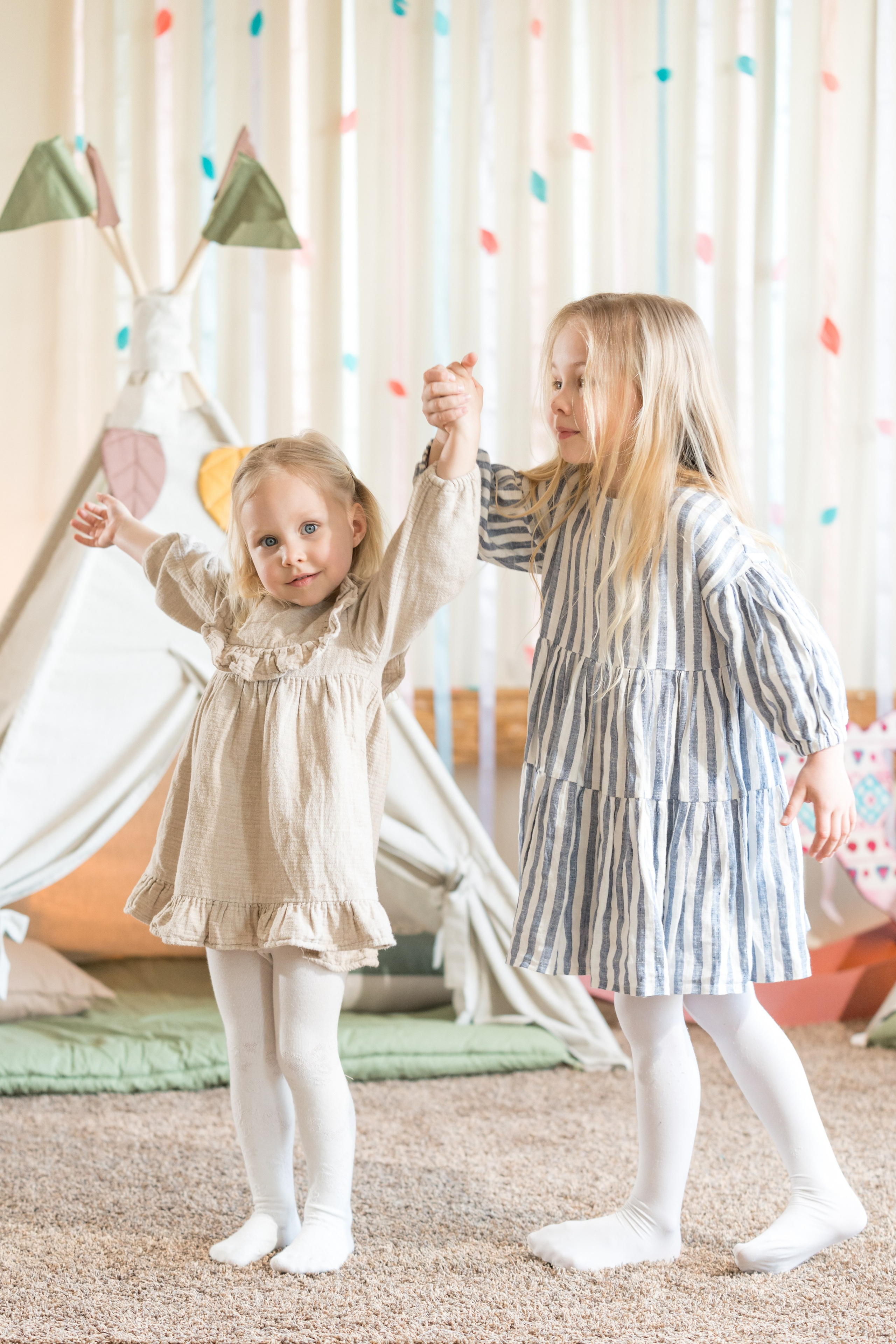 Детская фотосессия: Анна и Катя. Репортажный фотограф в Красной Поляне и Сочи Павлюченко Екатерина