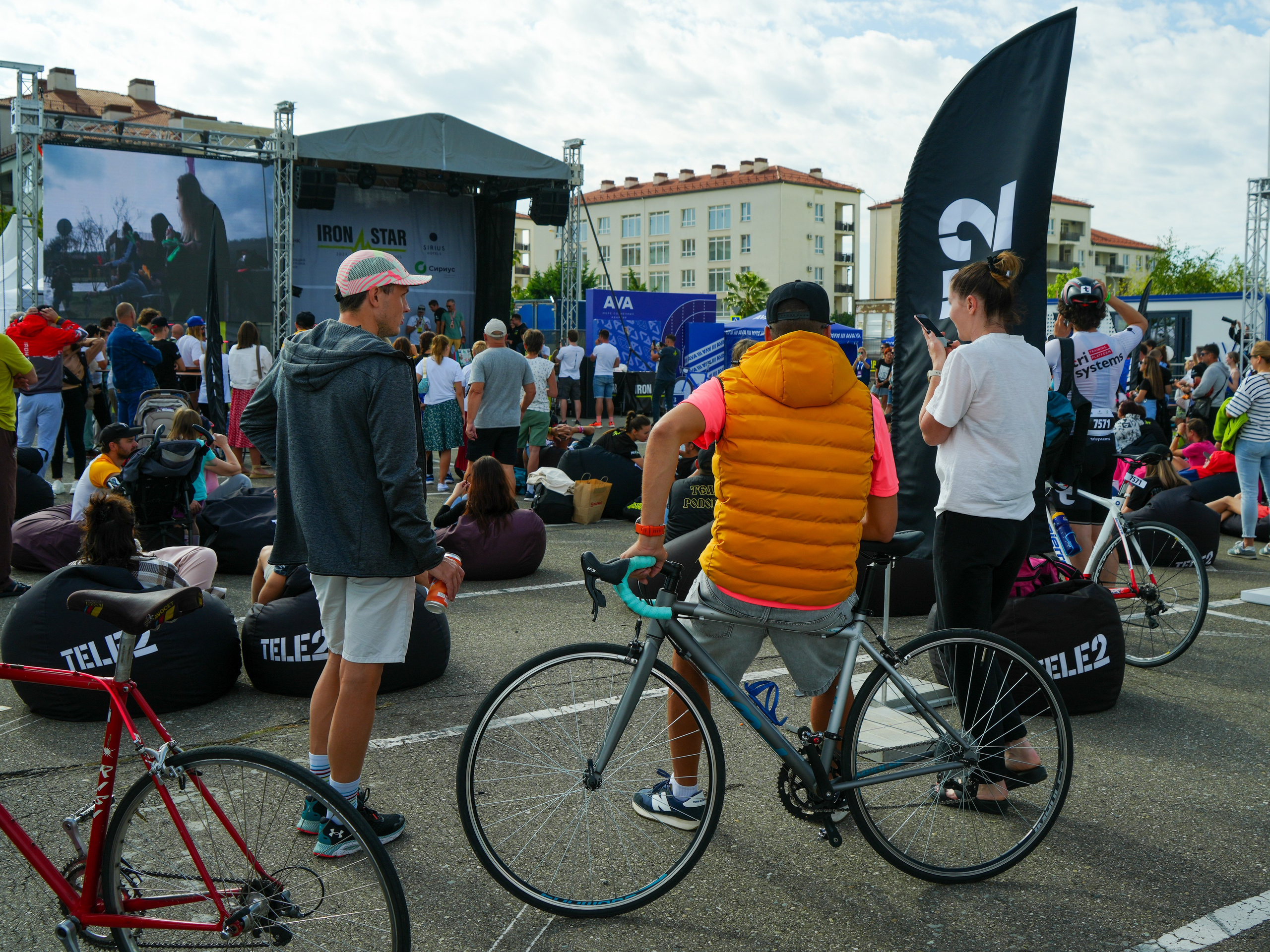 Фотоотчет партнерской интеграции для компании TELE2 на фестивале Ironstar. Репортажный фотограф в Красной Поляне и Сочи Павлюченко Екатерина